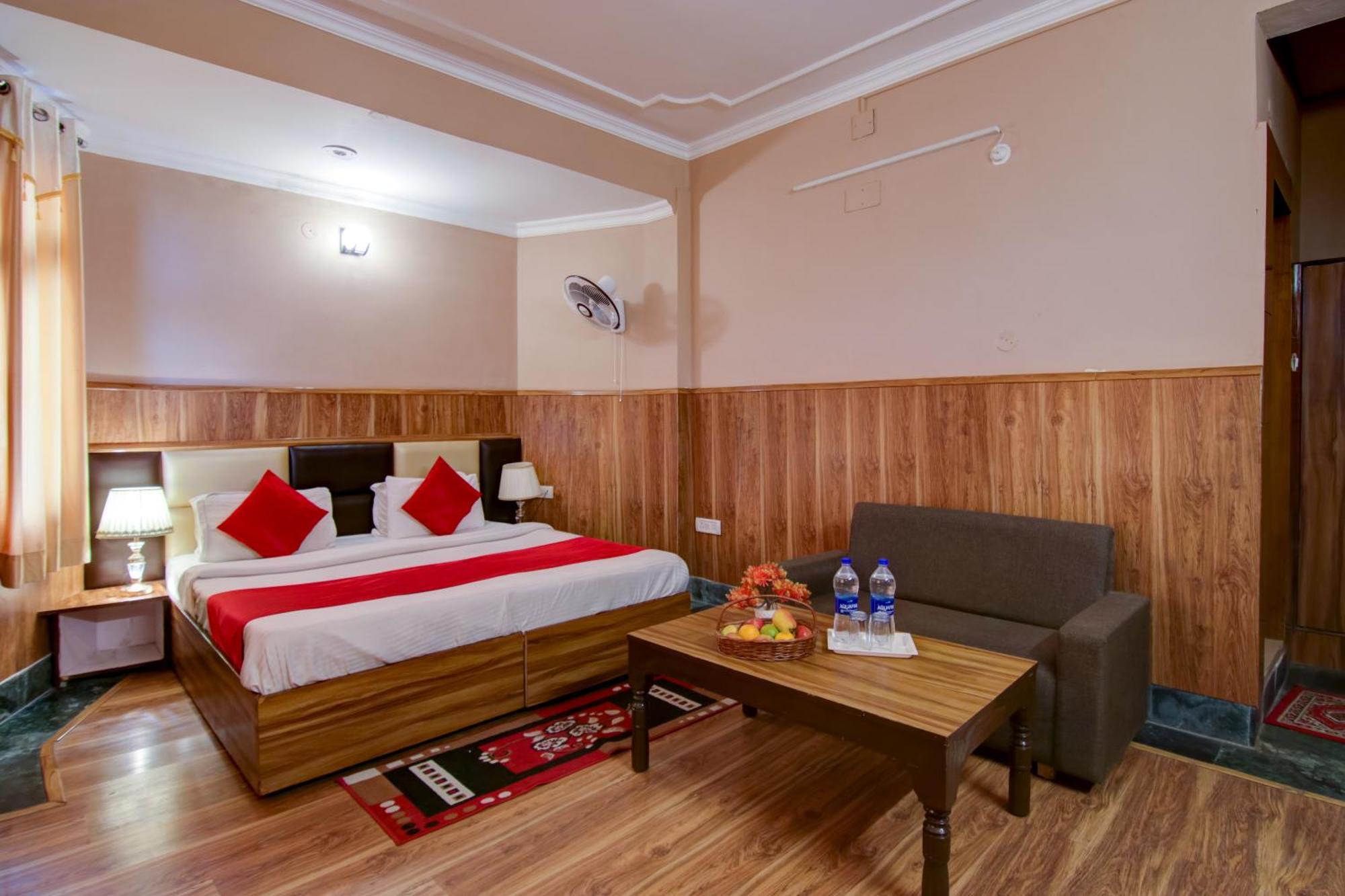 Hotel Hotel Varuni- On Mall Road, Mcleod Ganj, Dharamshala
