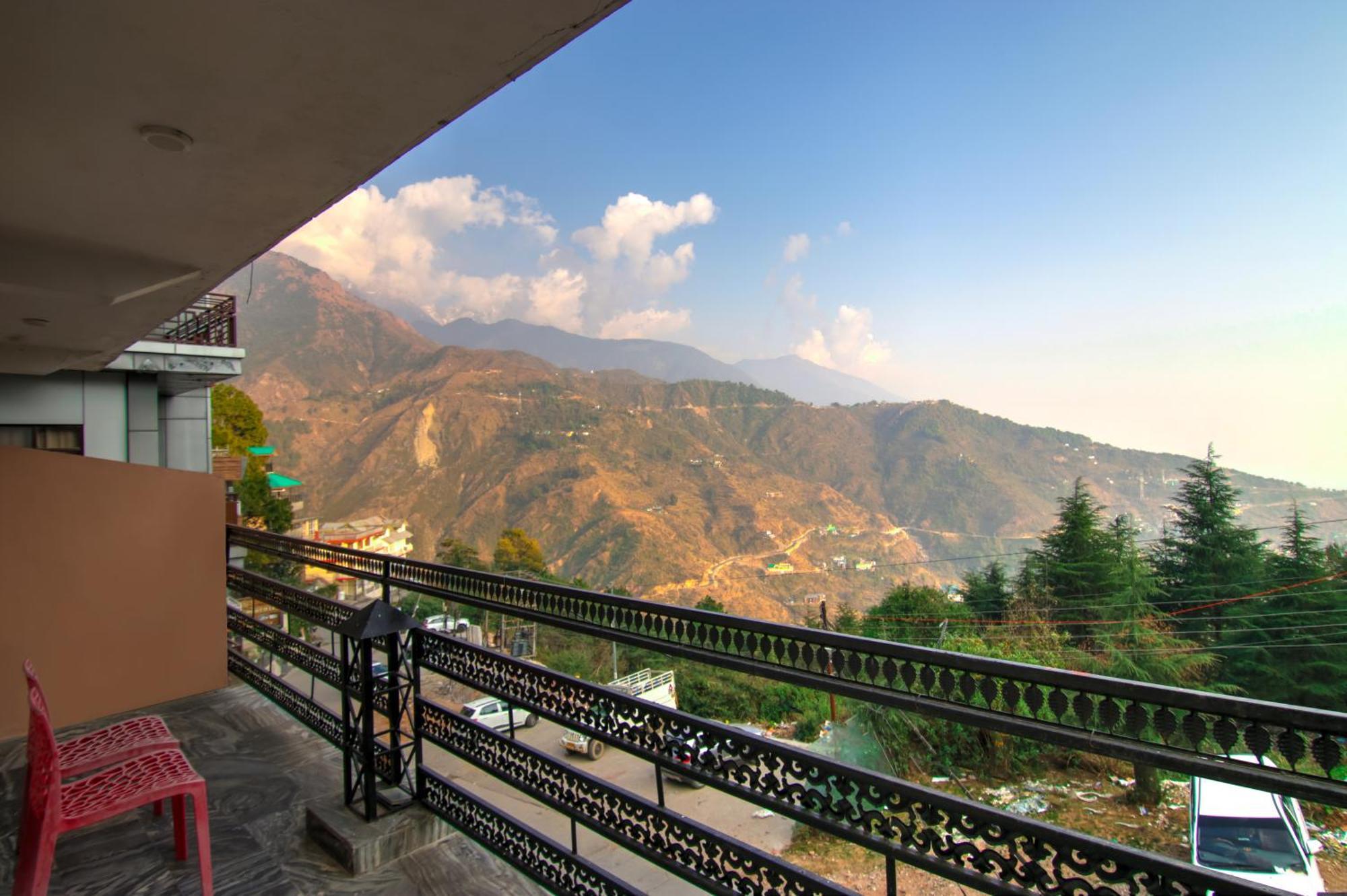 Hotel Hotel Varuni- On Mall Road, Mcleod Ganj, Dharamshala 4*