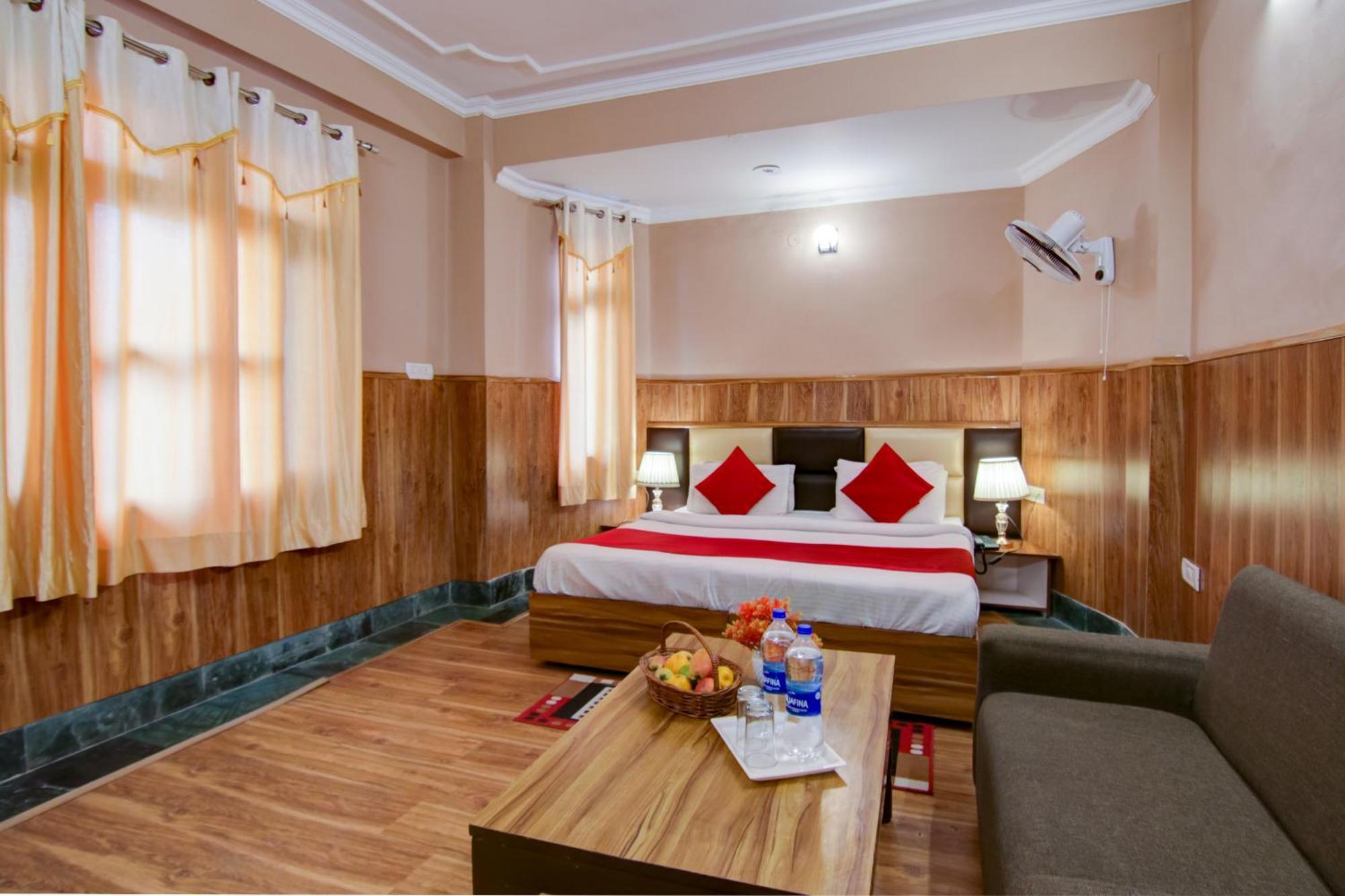 Hotel Varuni- On Mall Road, Mcleod Ganj, Dharamshala Hotel 4*