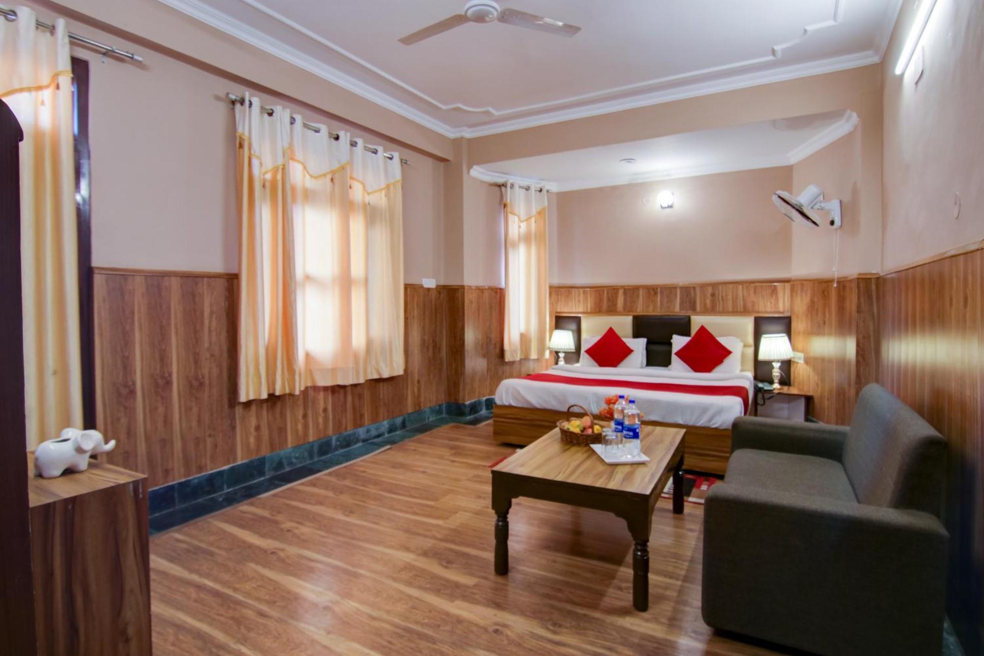 Hotel Hotel Varuni- On Mall Road, Mcleod Ganj, Dharamshala 4*