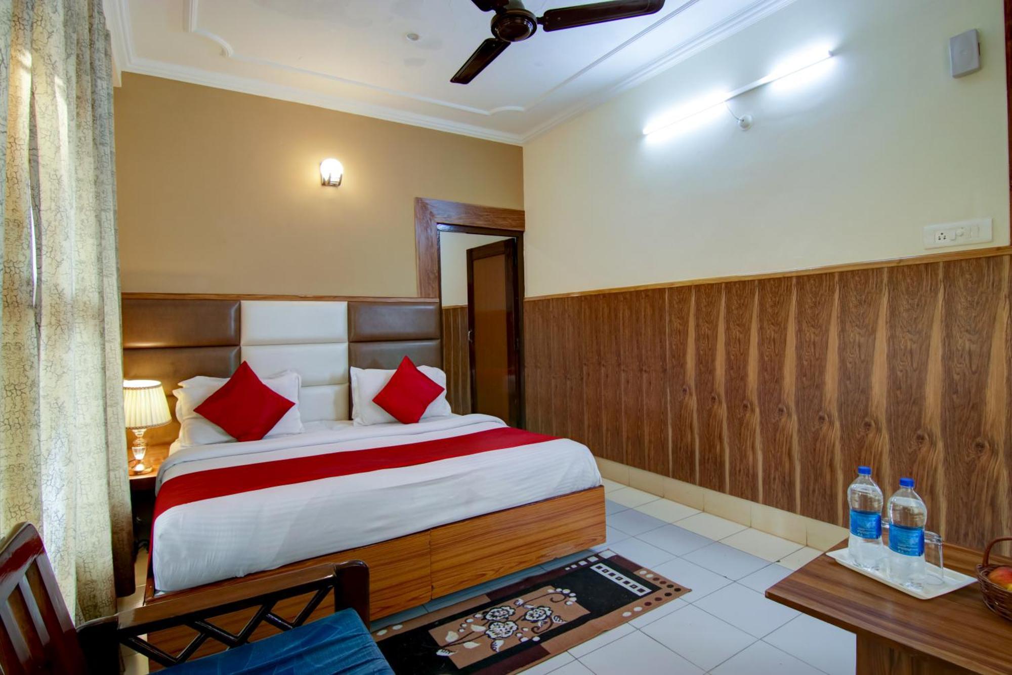 Hotel Hotel Varuni- On Mall Road, Mcleod Ganj, Dharamshala