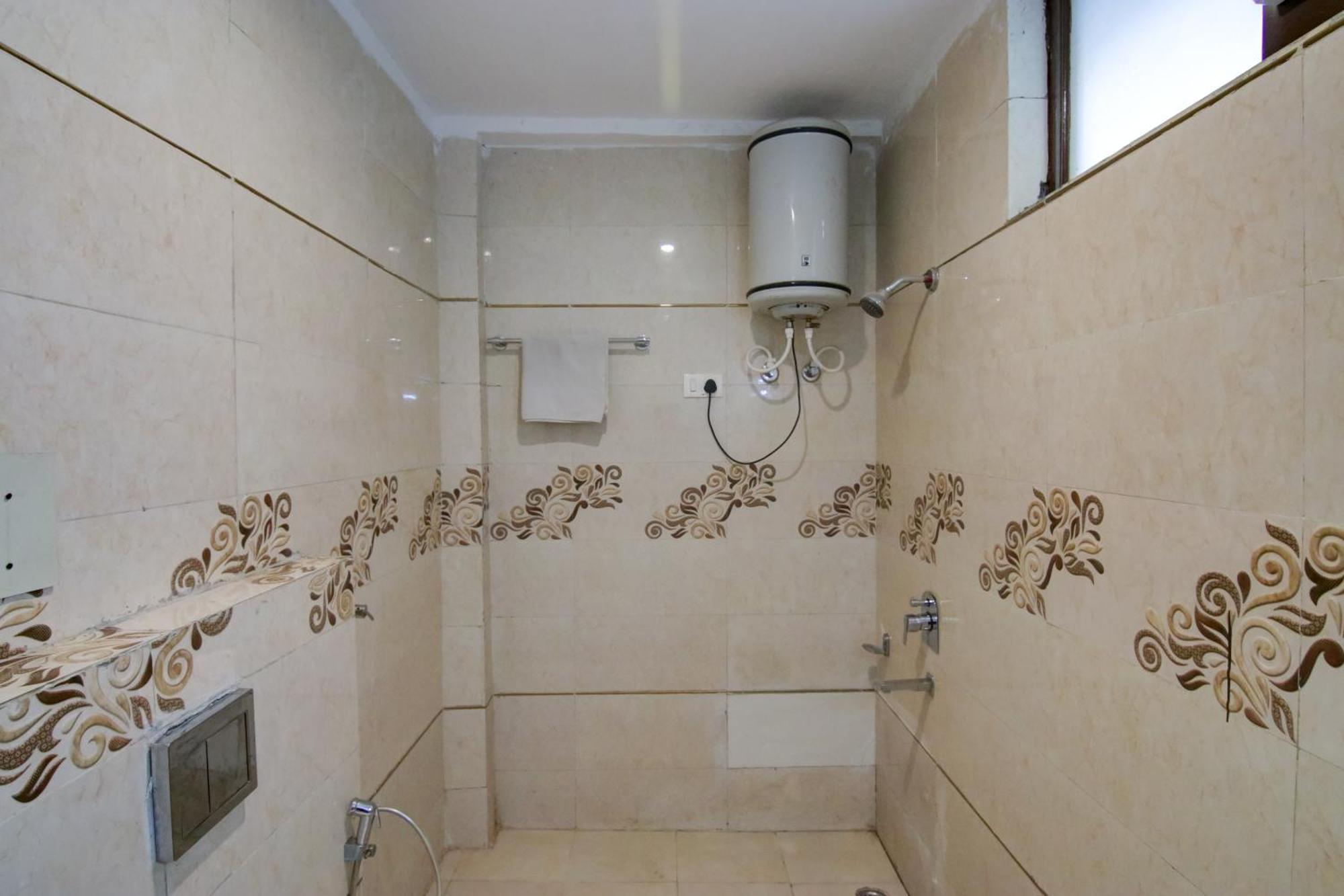 Hotel Varuni- On Mall Road, Mcleod Ganj, Dharamshala 4*
