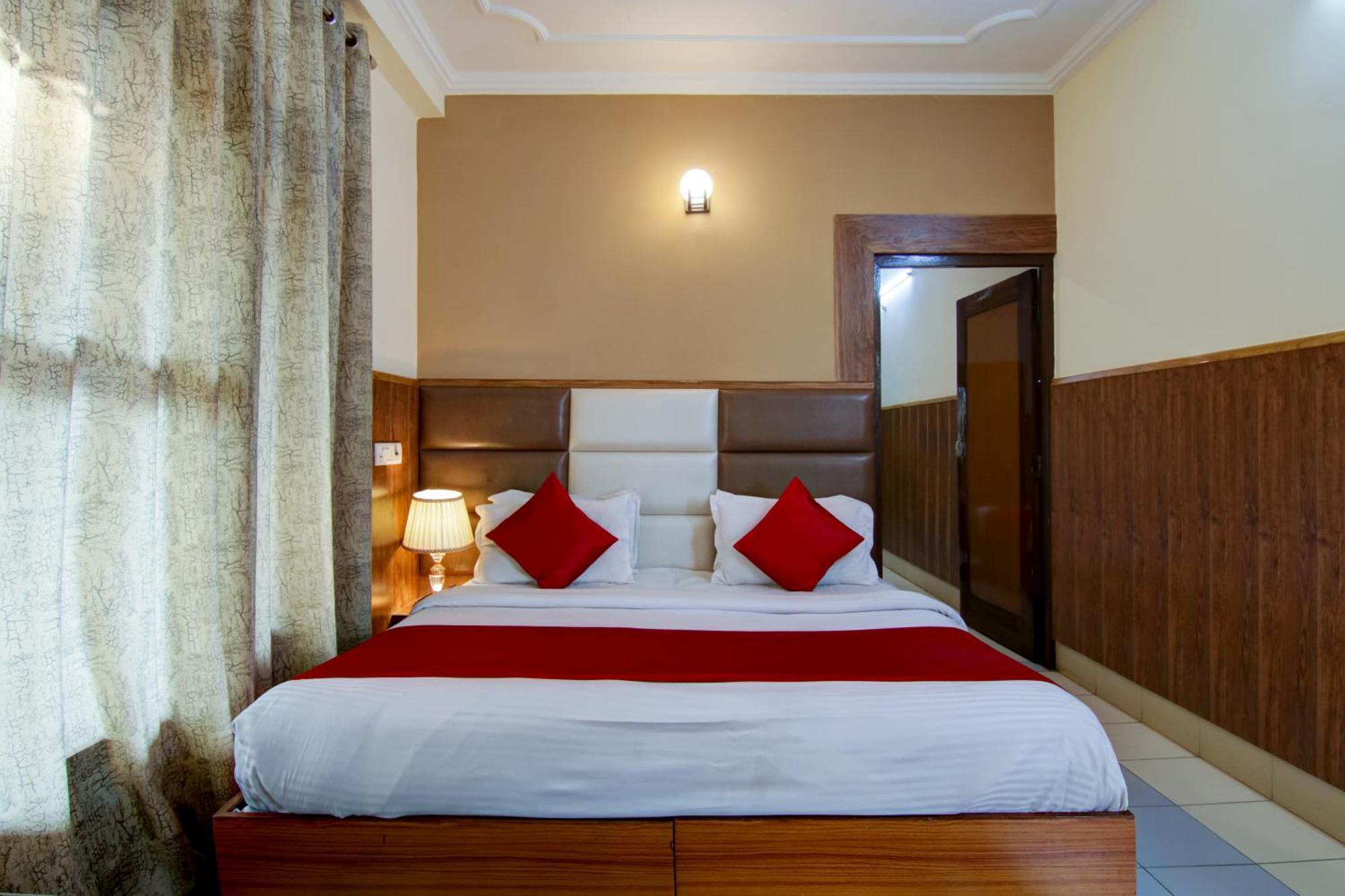 Hotel Varuni- On Mall Road, Mcleod Ganj, Dharamshala 4*