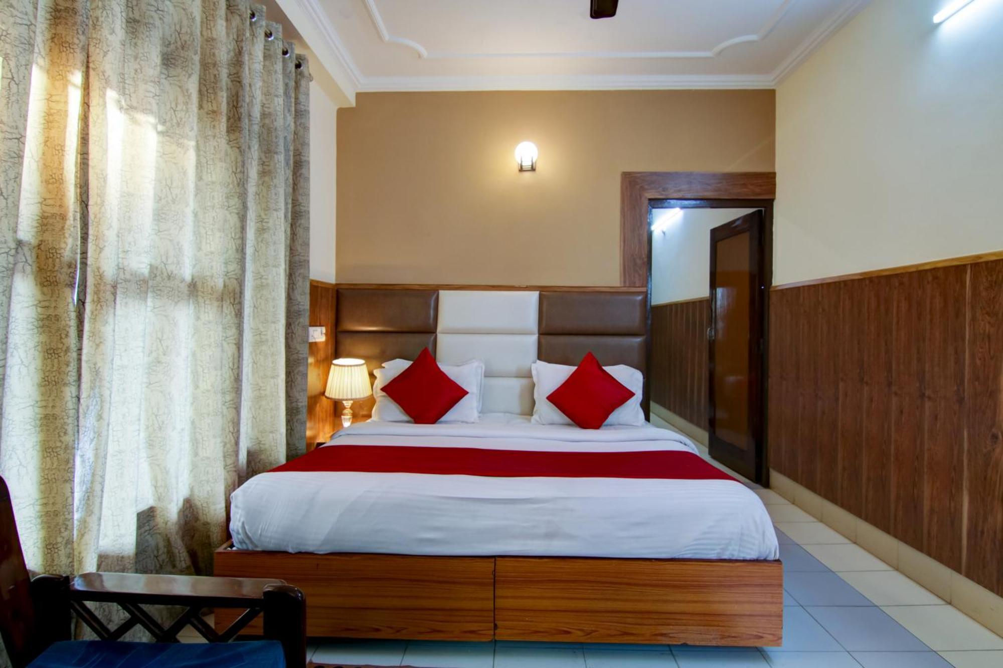 Hotel Hotel Varuni- On Mall Road, Mcleod Ganj, Dharamshala Dharamshala