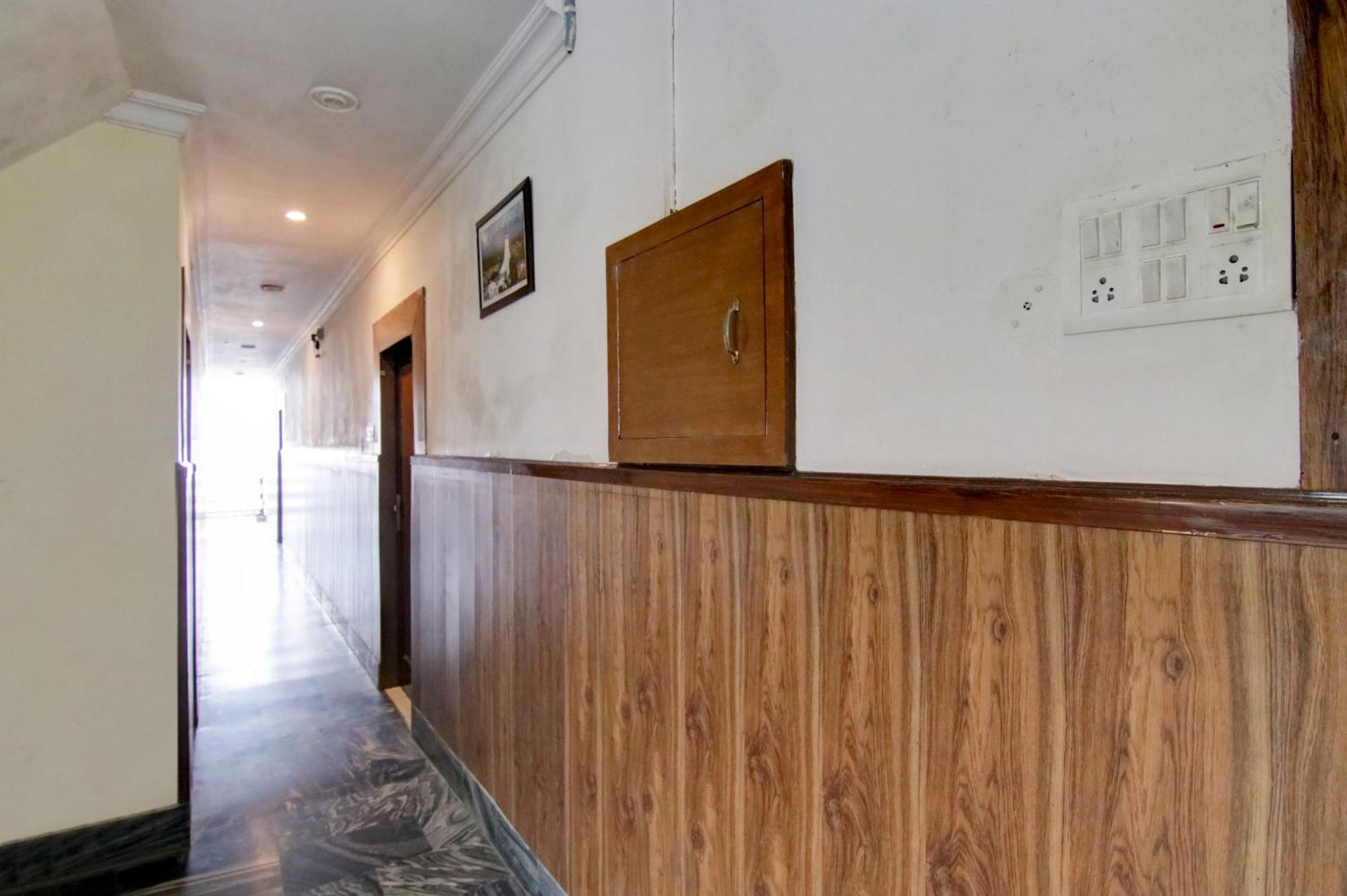 Hotel Hotel Varuni- On Mall Road, Mcleod Ganj, Dharamshala