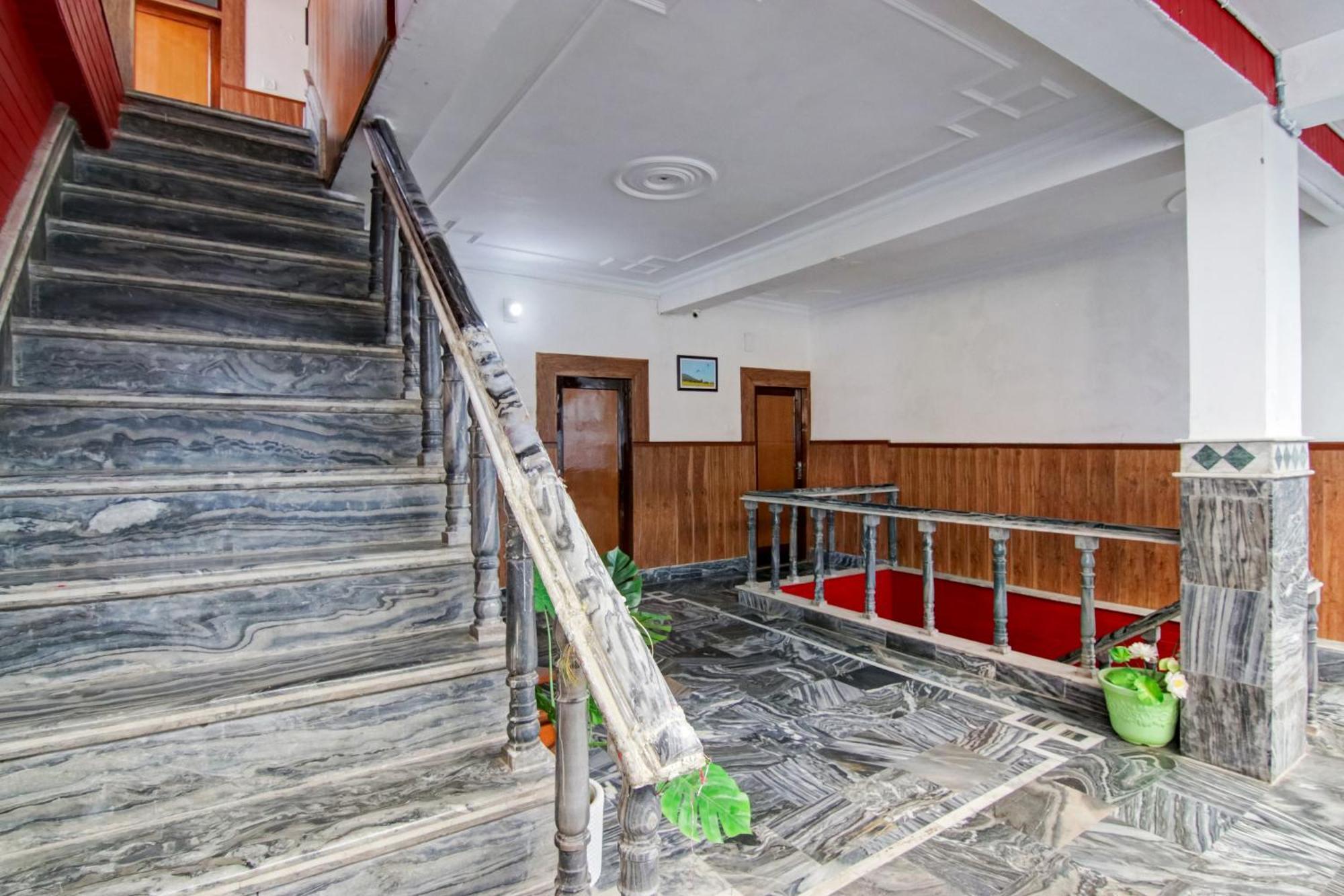 Hotel Varuni- On Mall Road, Mcleod Ganj, Dharamshala 4* Dharamshala