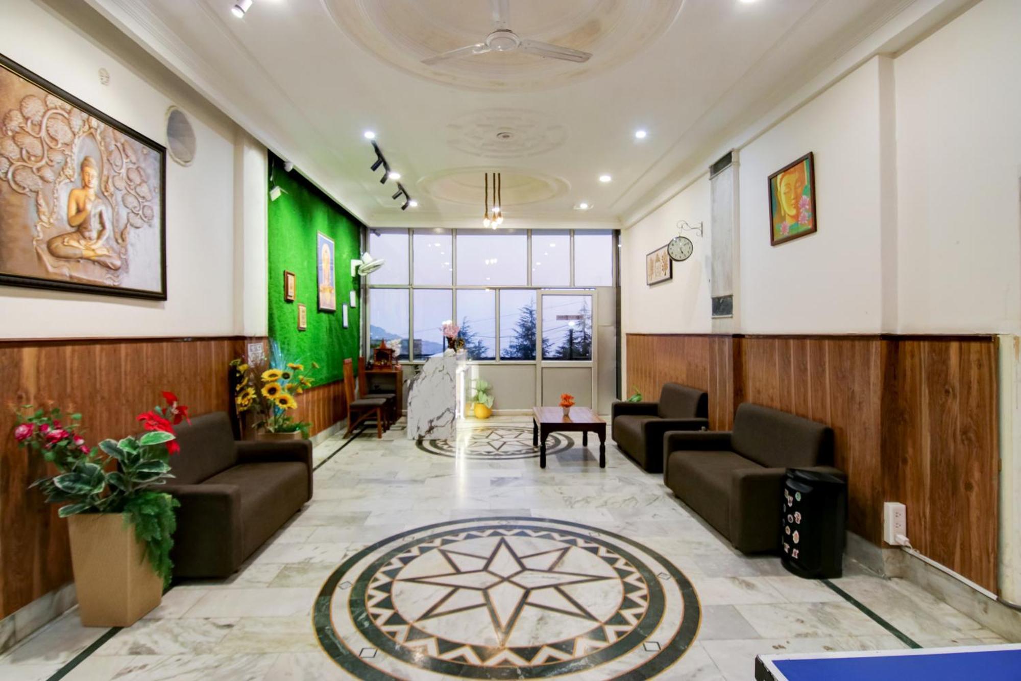 Hotel Hotel Varuni- On Mall Road, Mcleod Ganj, Dharamshala