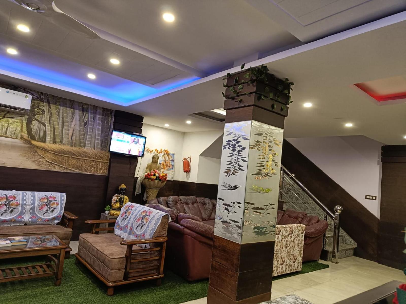 Hotel King Castle Mcleodganj-centrally Heated And Air Cooled- Near Mall Road - Free Parking