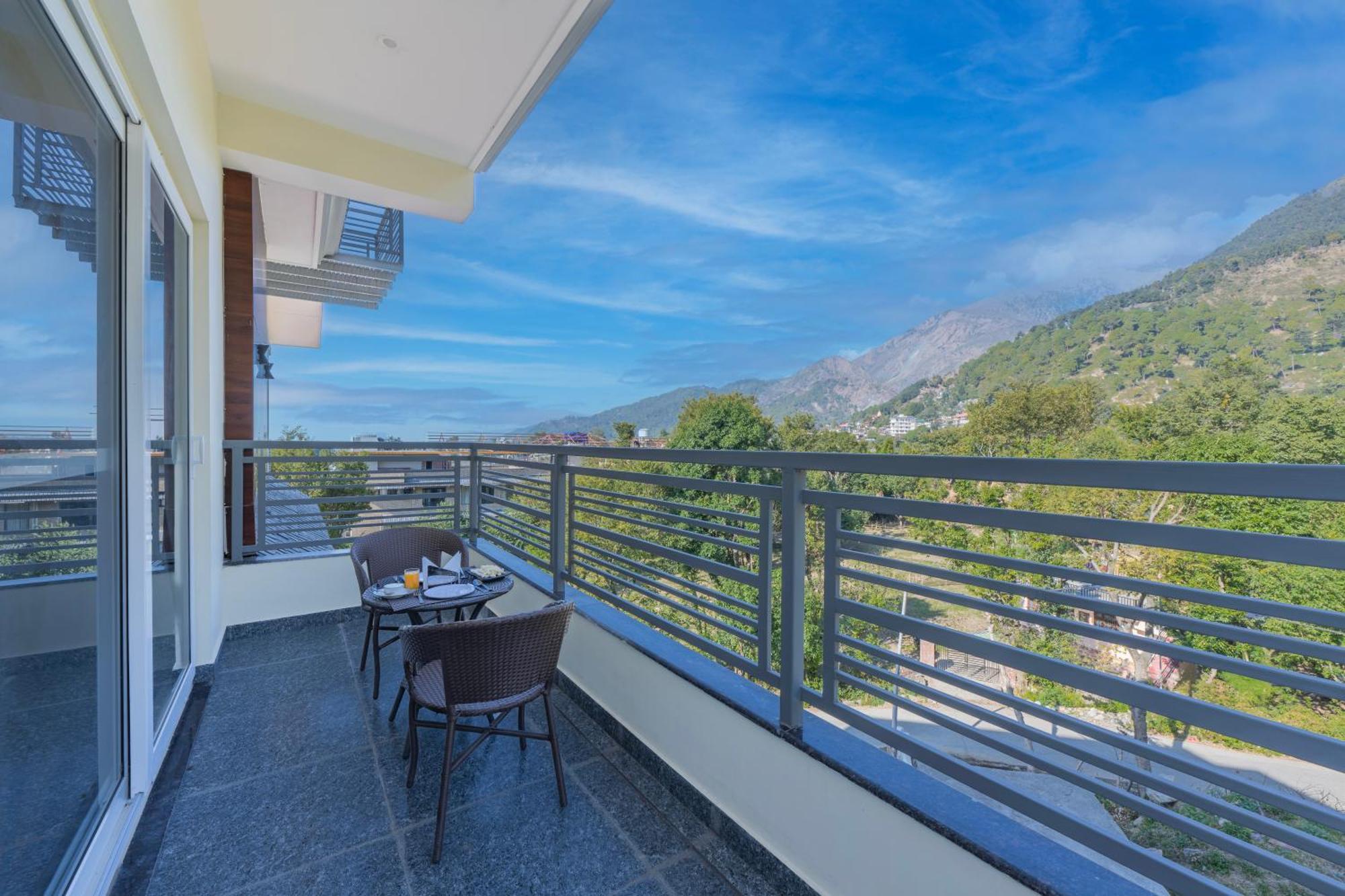 Stone Wood Hotel 3*