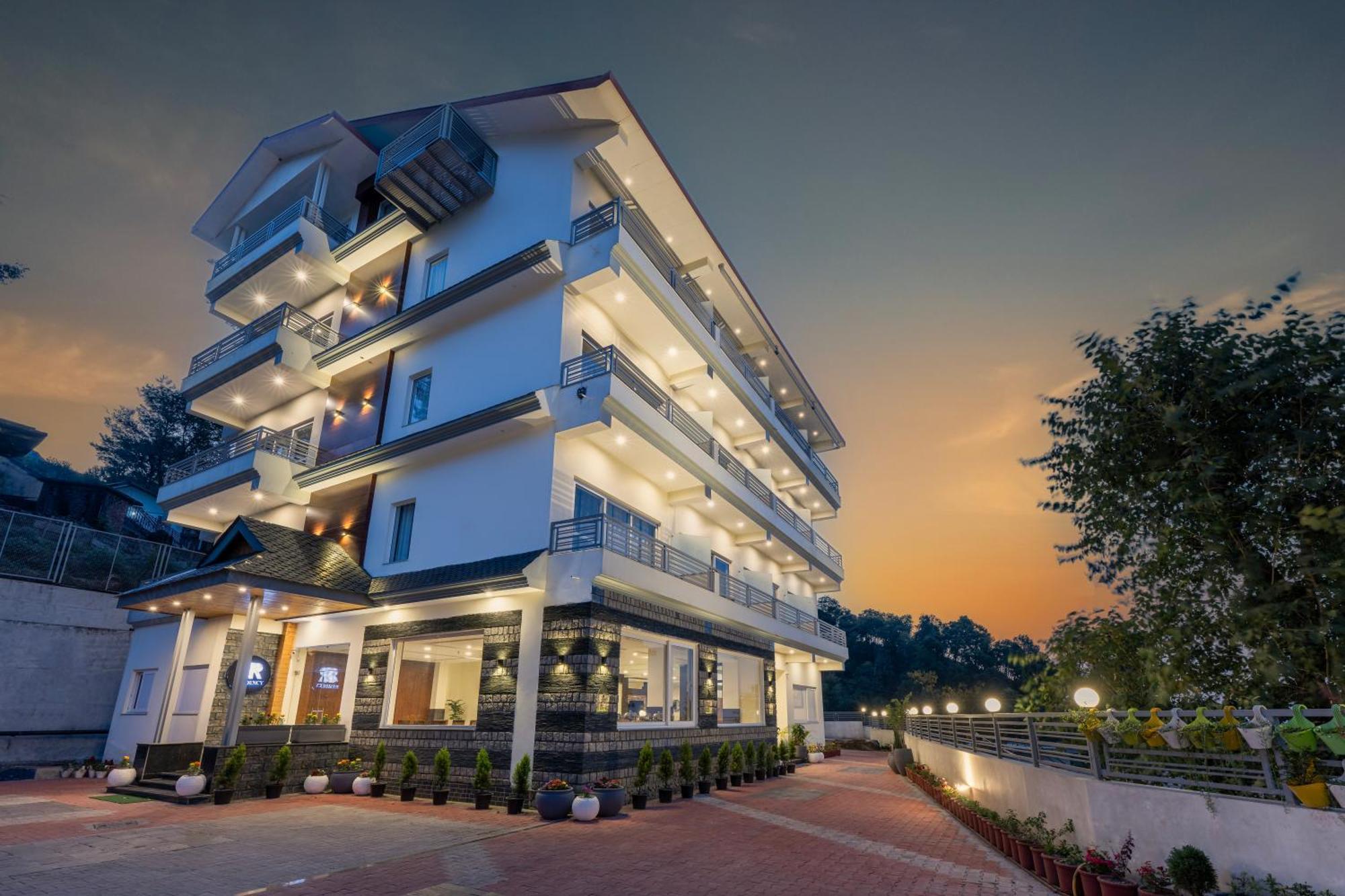 Stone Wood Hotel 3*