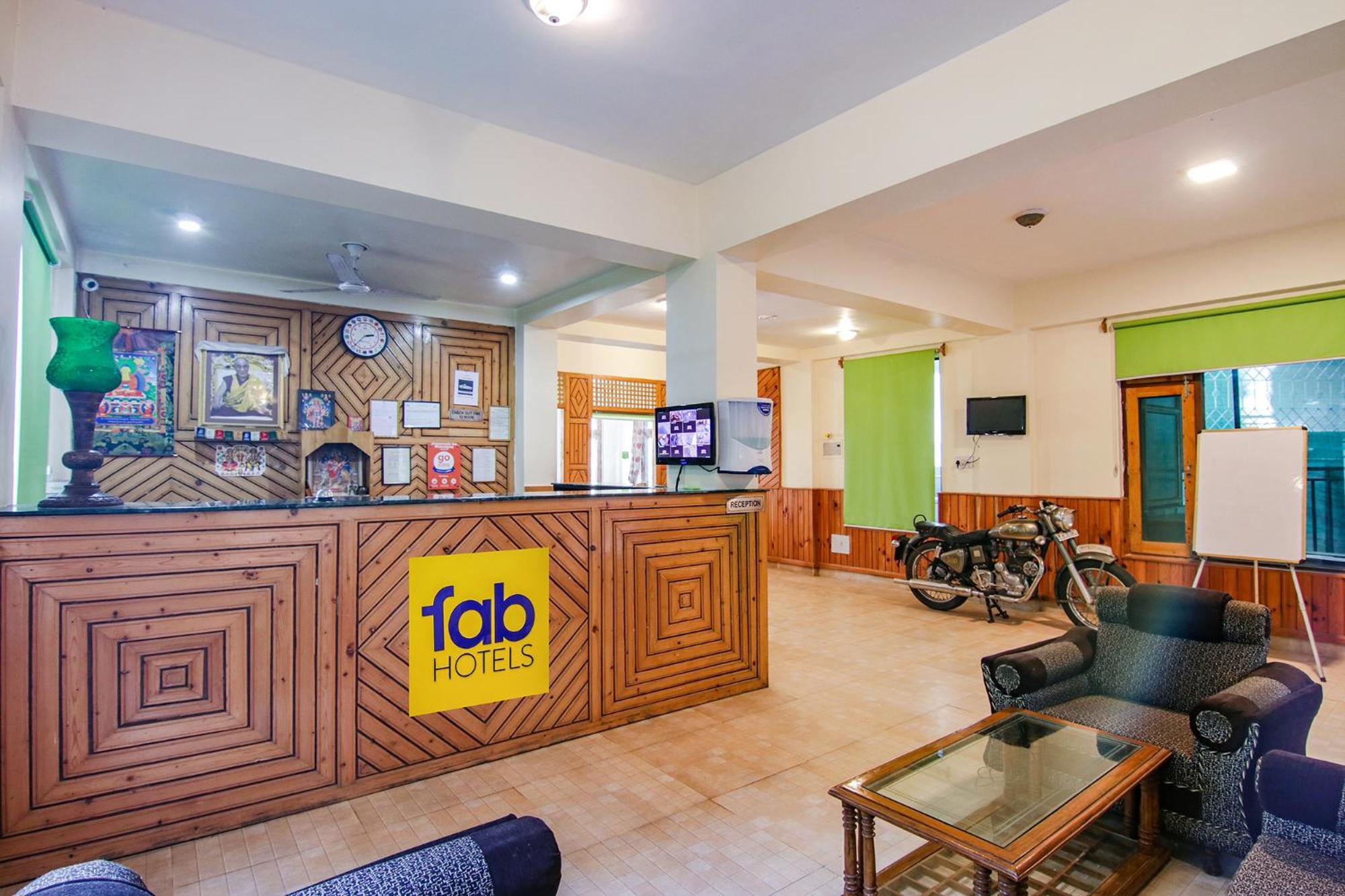 Fabhotel Greenwoods *