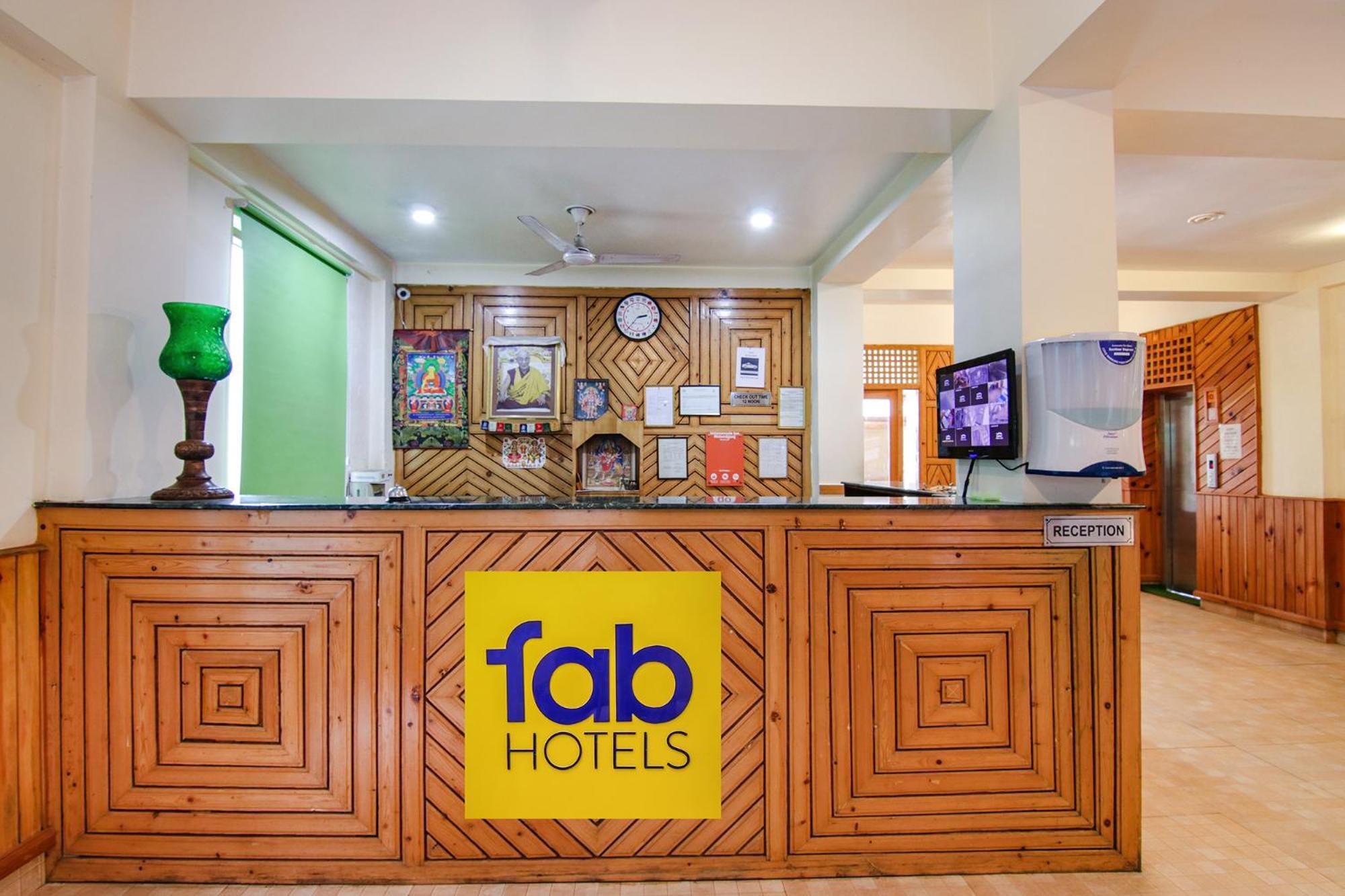 Fabhotel Greenwoods *