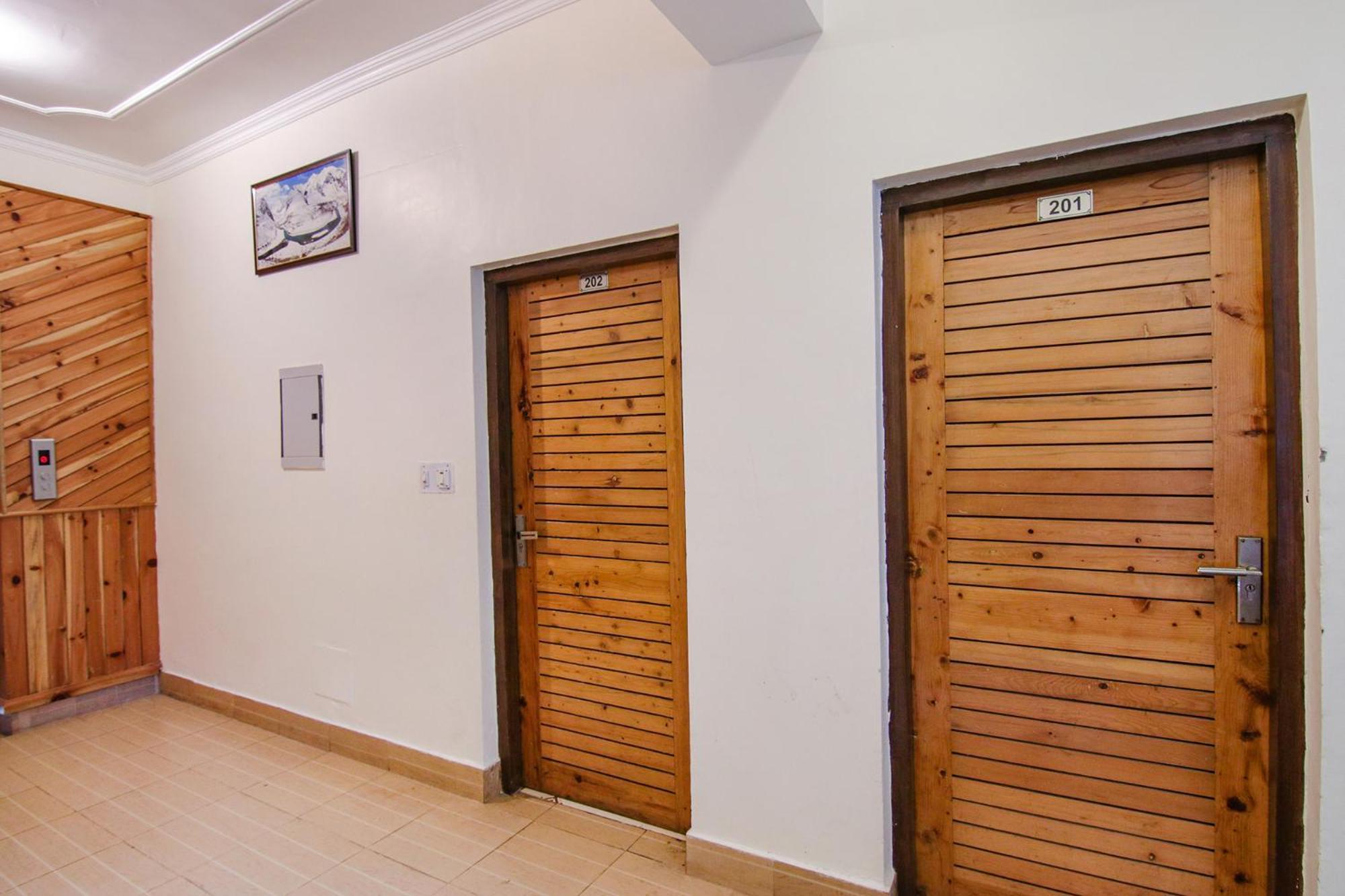 Fabhotel Greenwoods Guest house