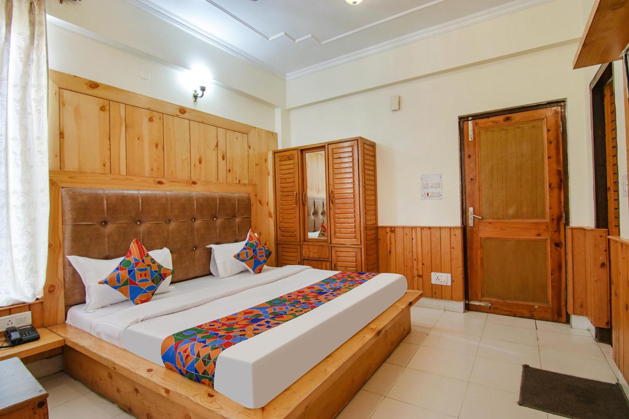 Fabhotel Greenwoods *