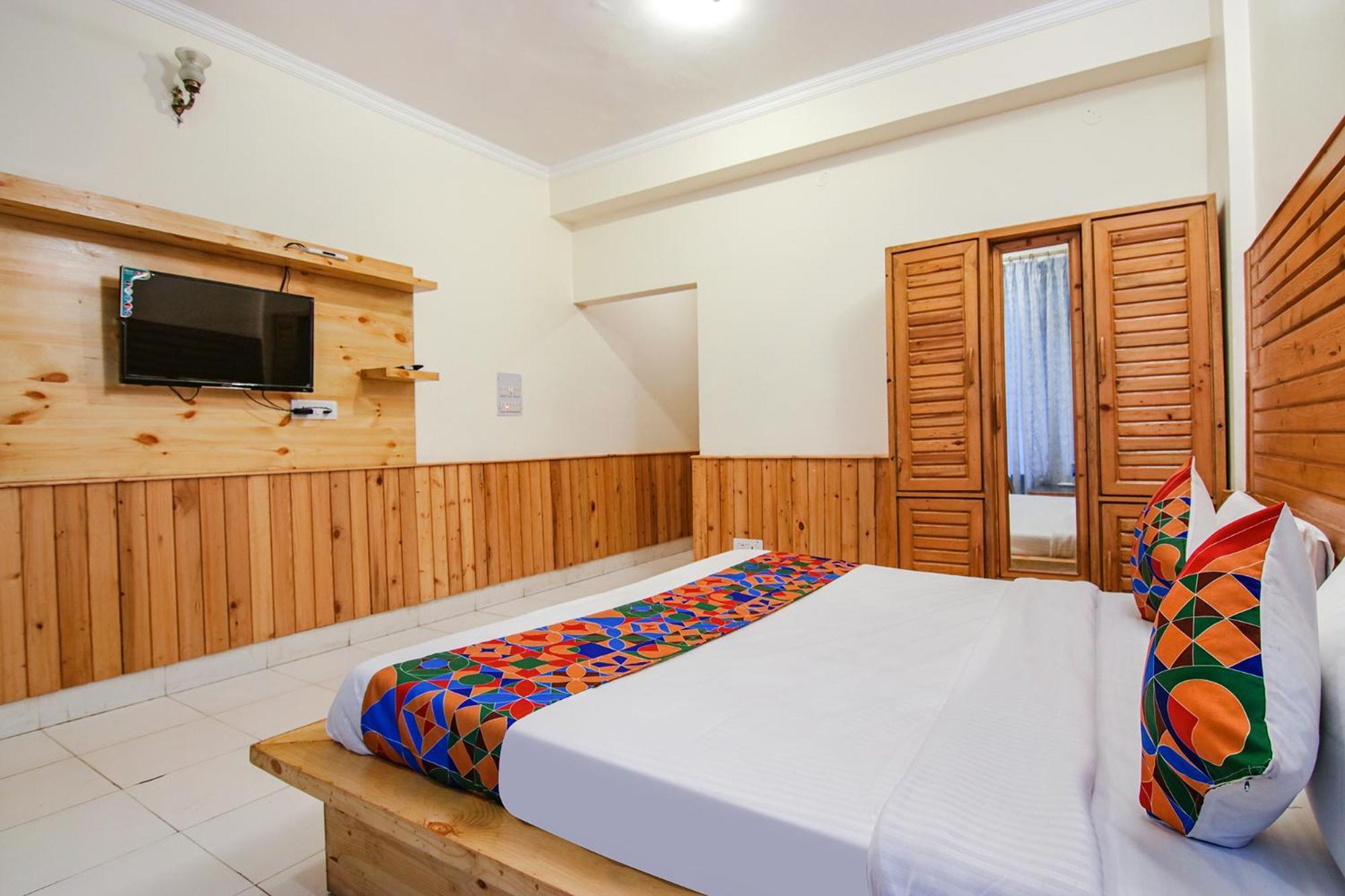 Fabhotel Greenwoods