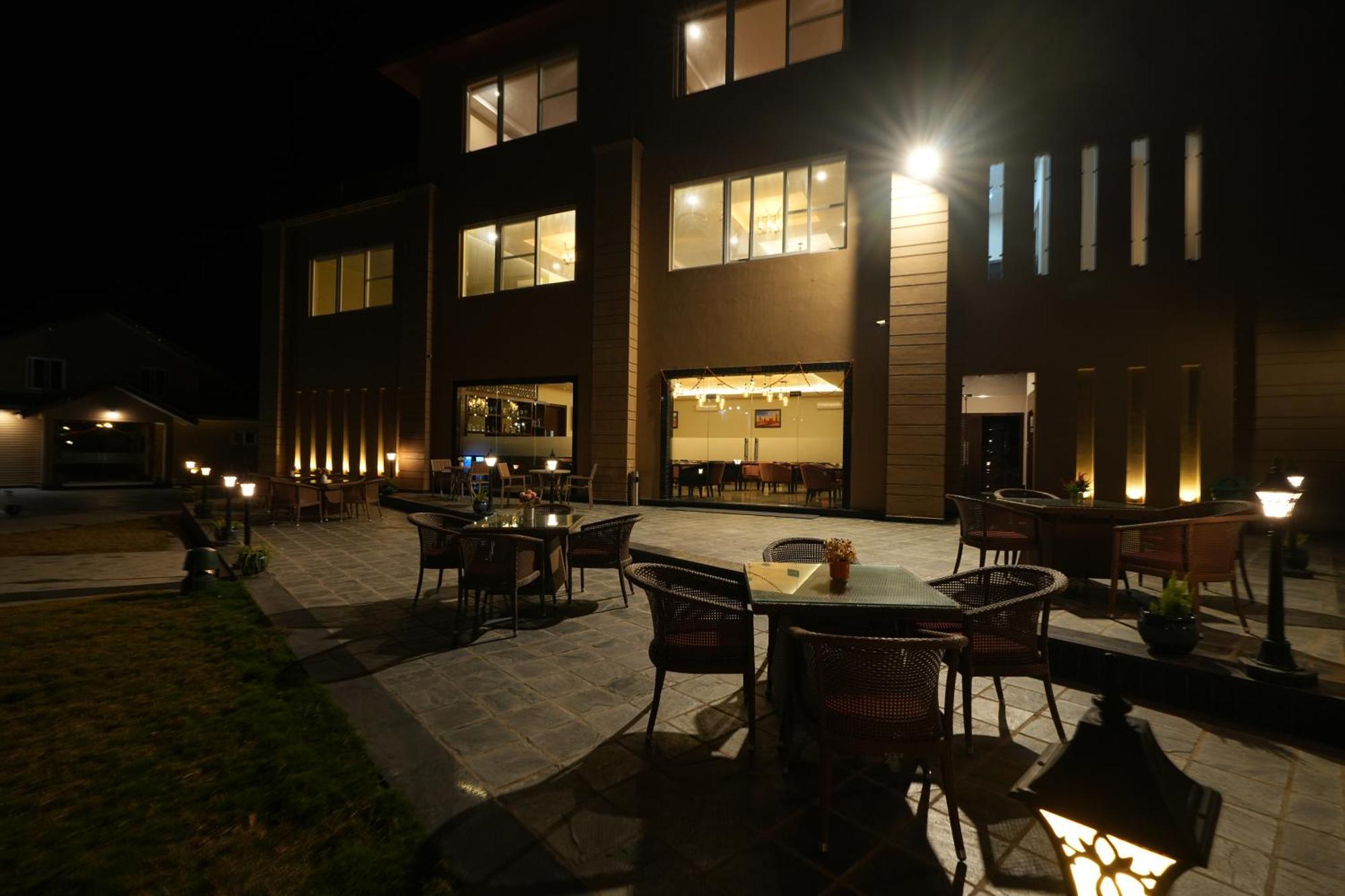 Antraal & A Village Resort *