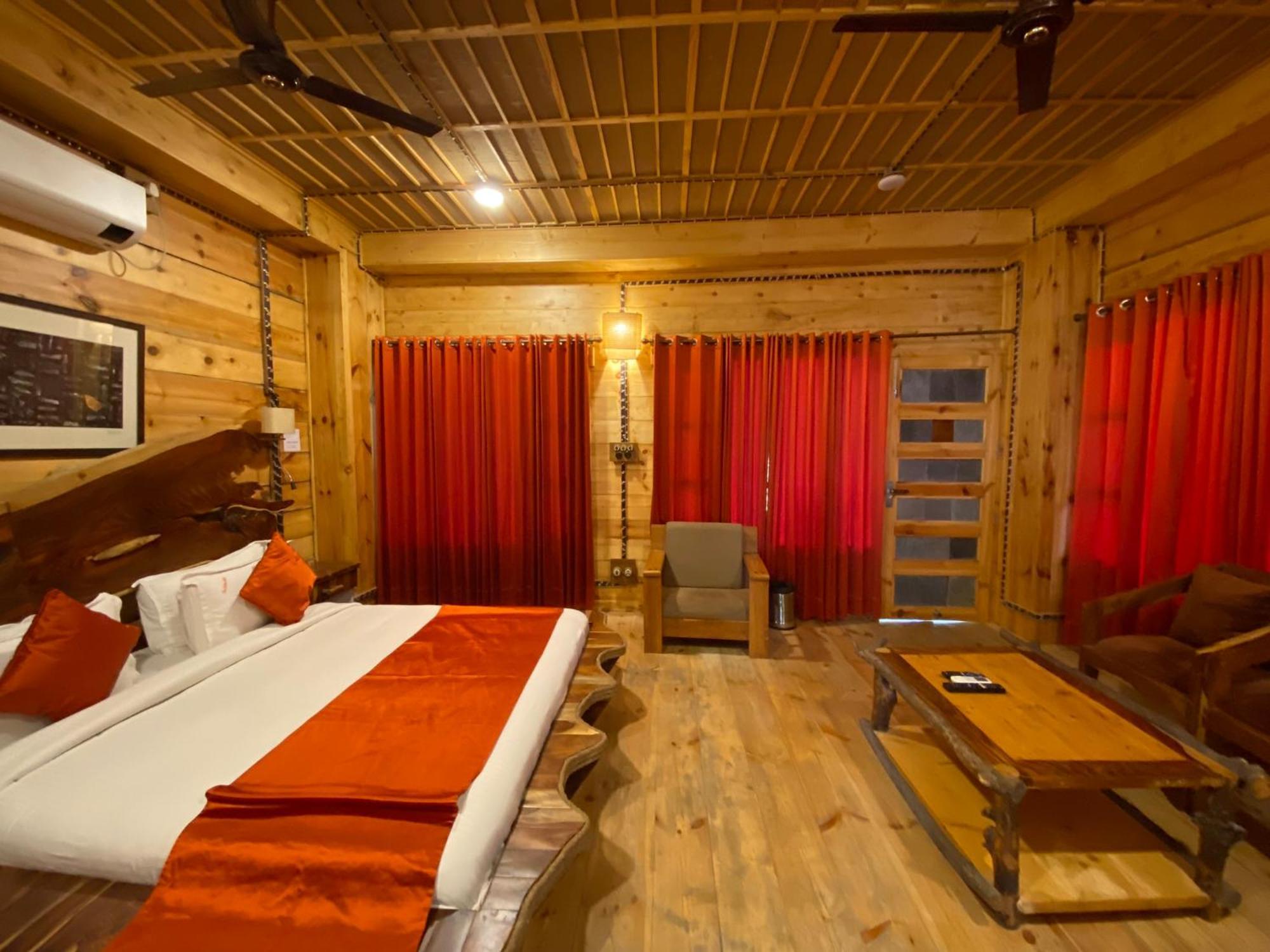 Guest house The Divine Hima