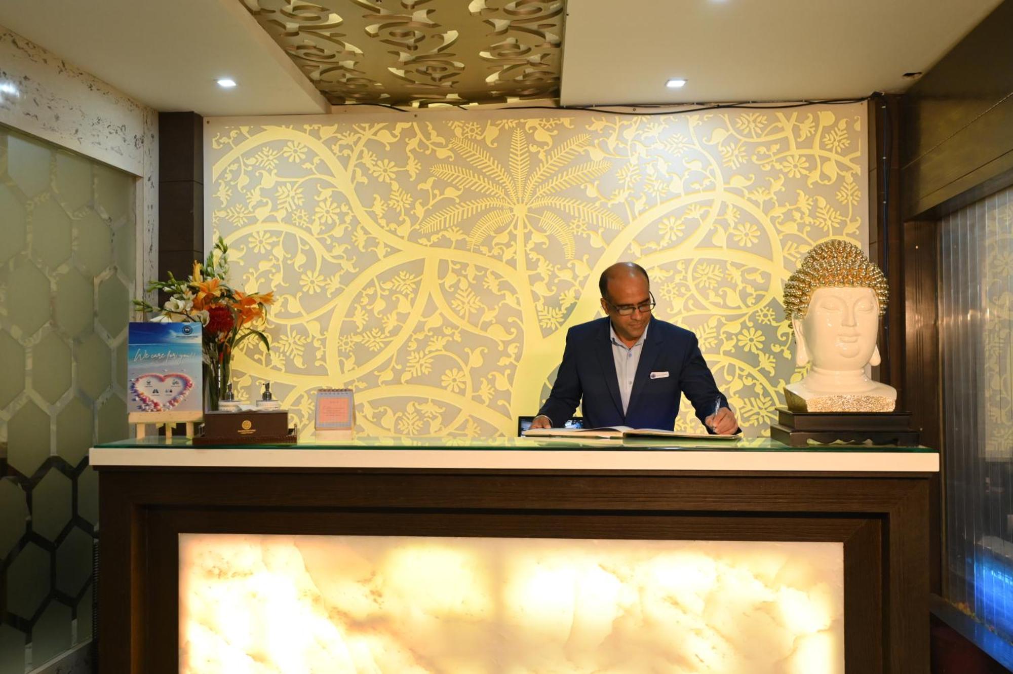 Dh Hotel 3*