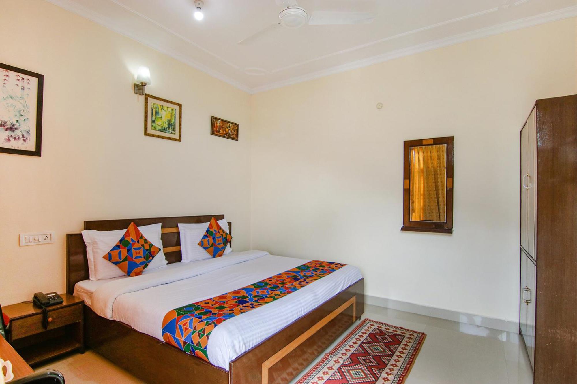Hotel Fabhotel Anuj Regency