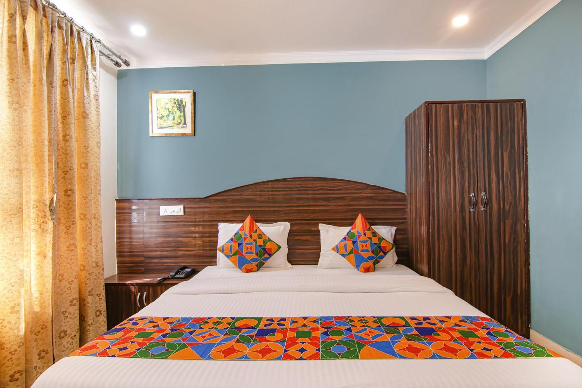 Hotel Fabhotel Anuj Regency 3*
