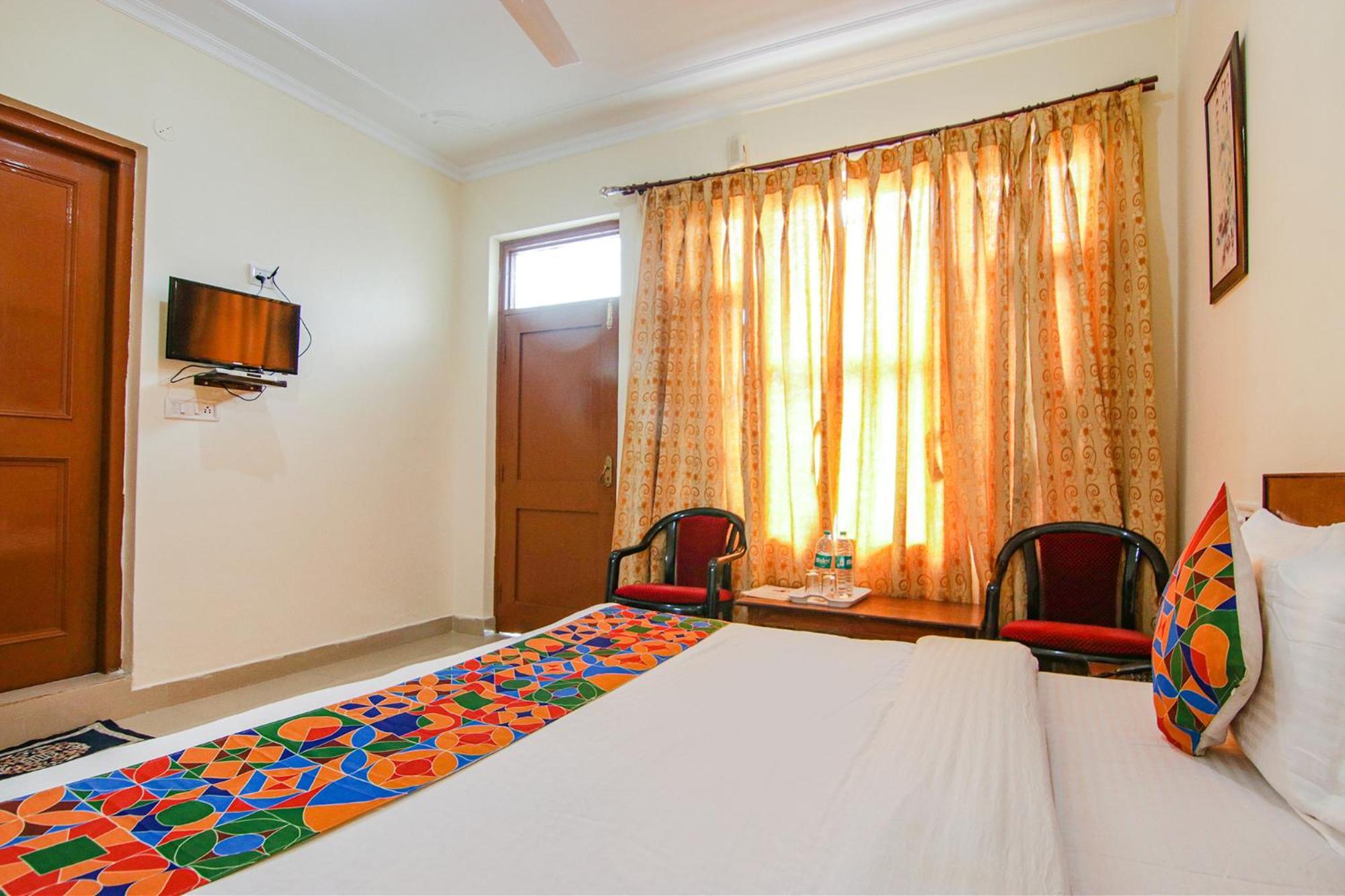 Fabhotel Anuj Regency 3*