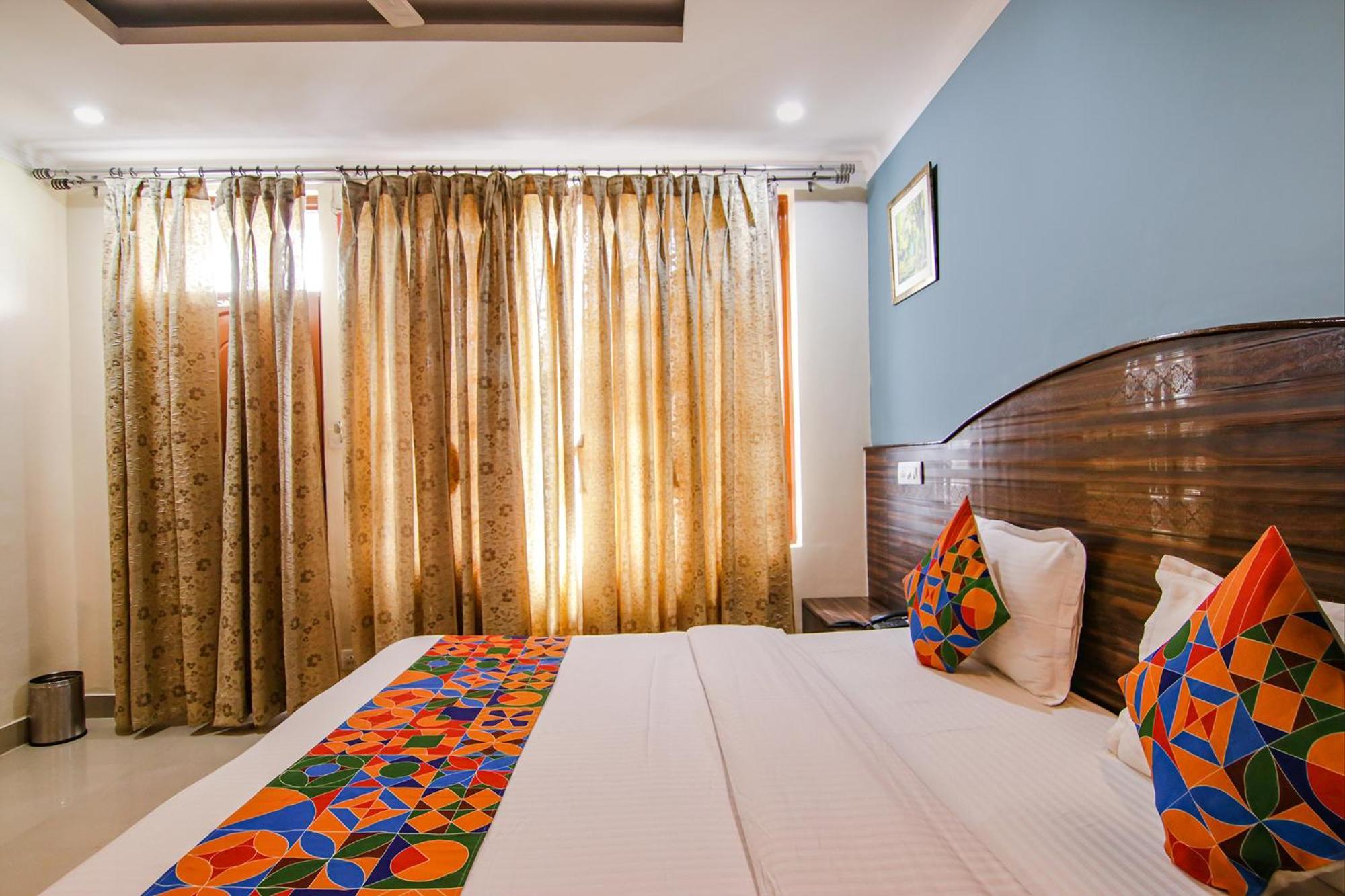 Hotel Fabhotel Anuj Regency