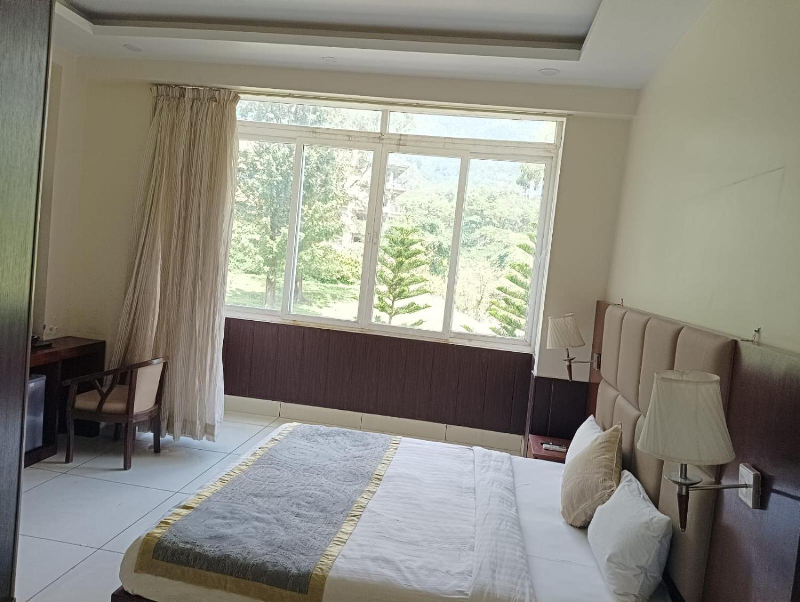 Hotel Manuni - Riverside Dharamshala