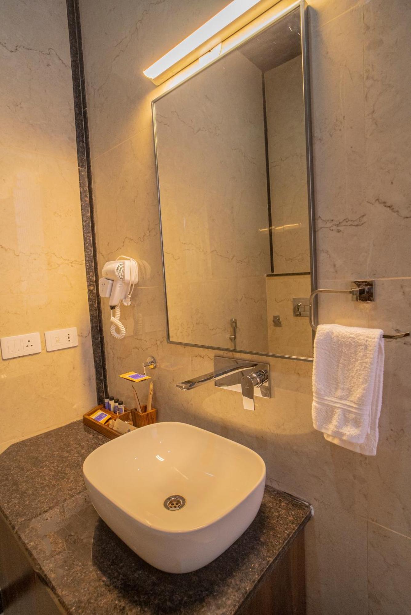 Hotel Dhauladhar Heights Dharamshala