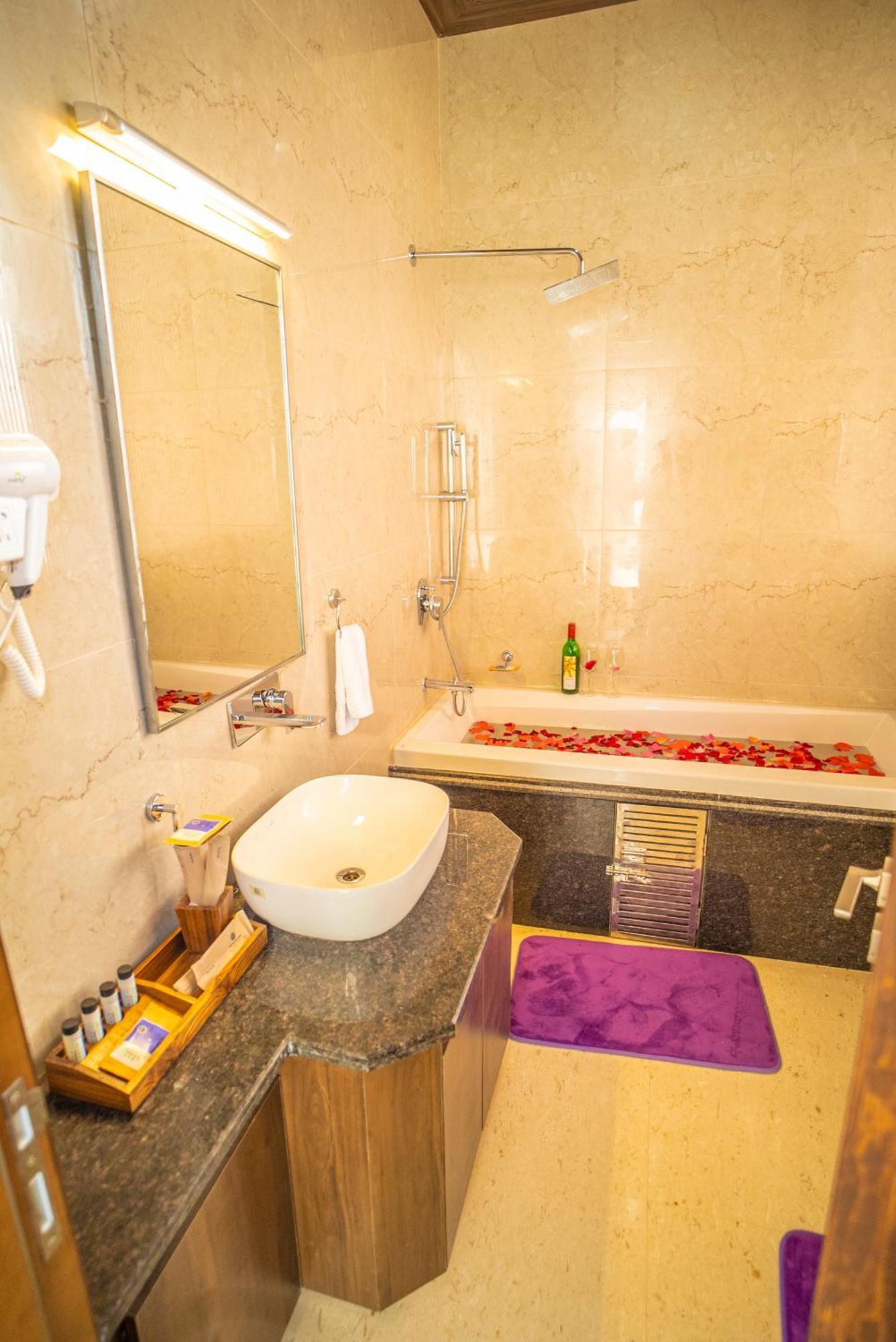 Dhauladhar Heights Hotel 3*