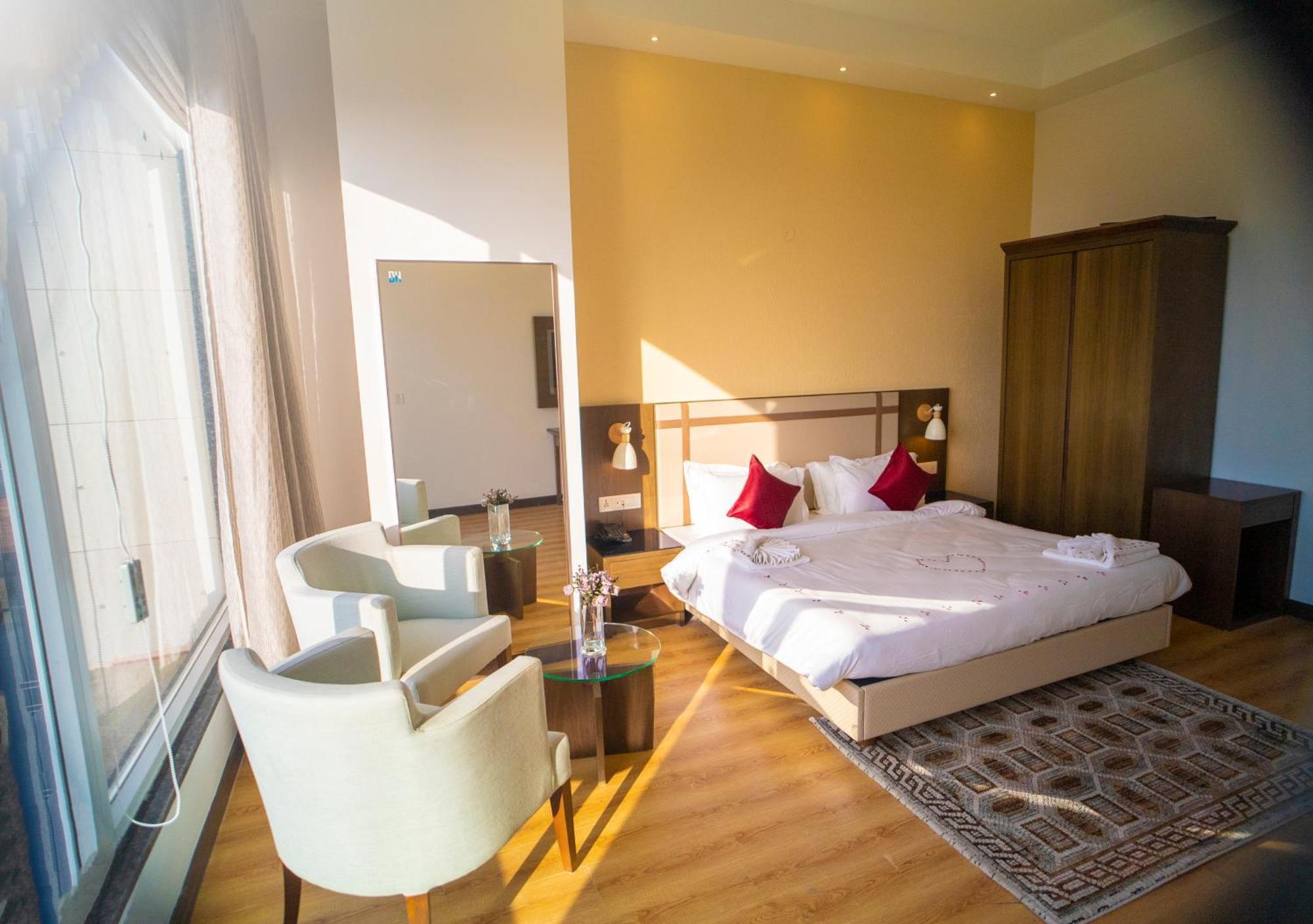 Dhauladhar Heights Hotel