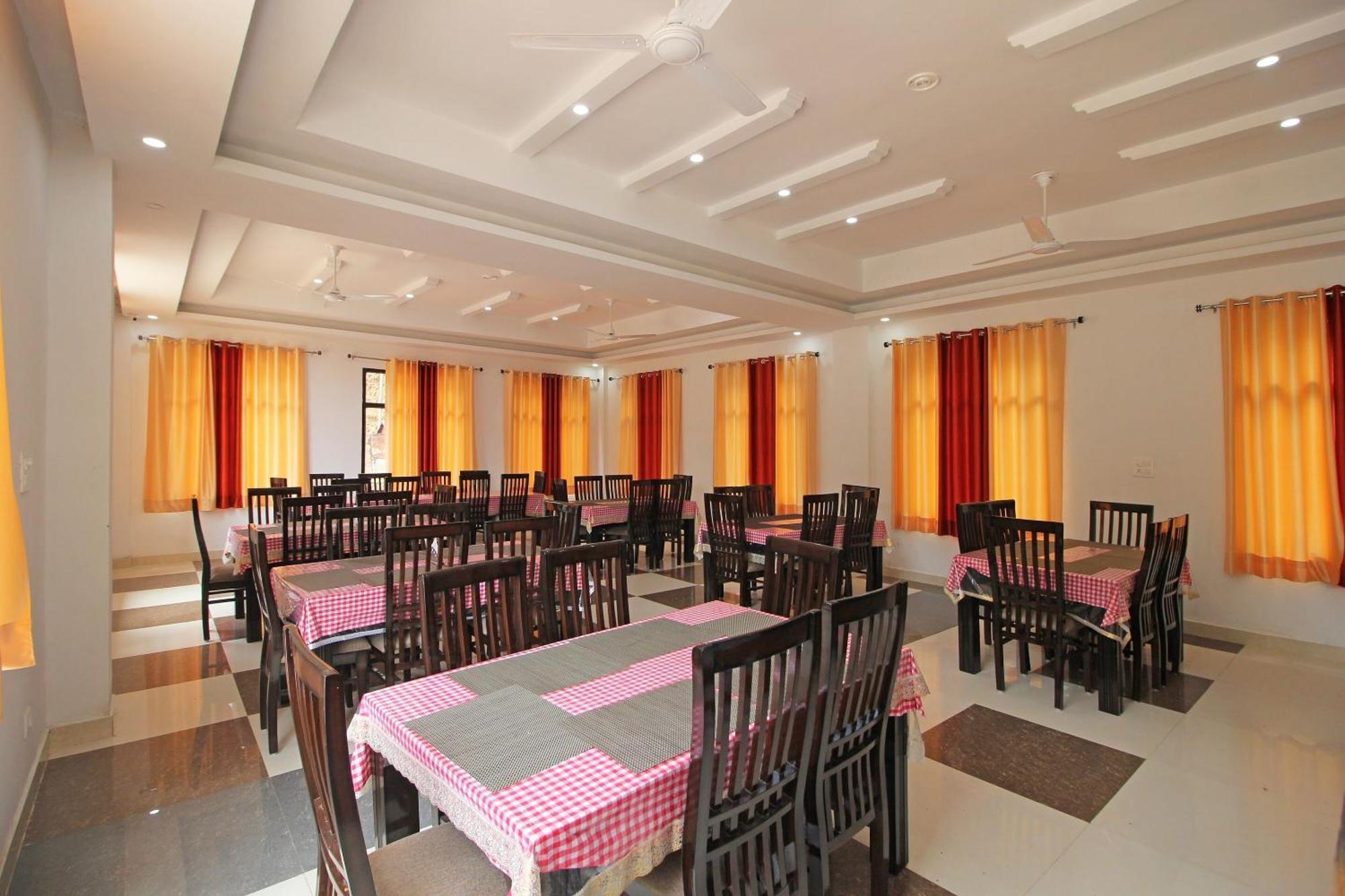 Oyo Chandni 3*