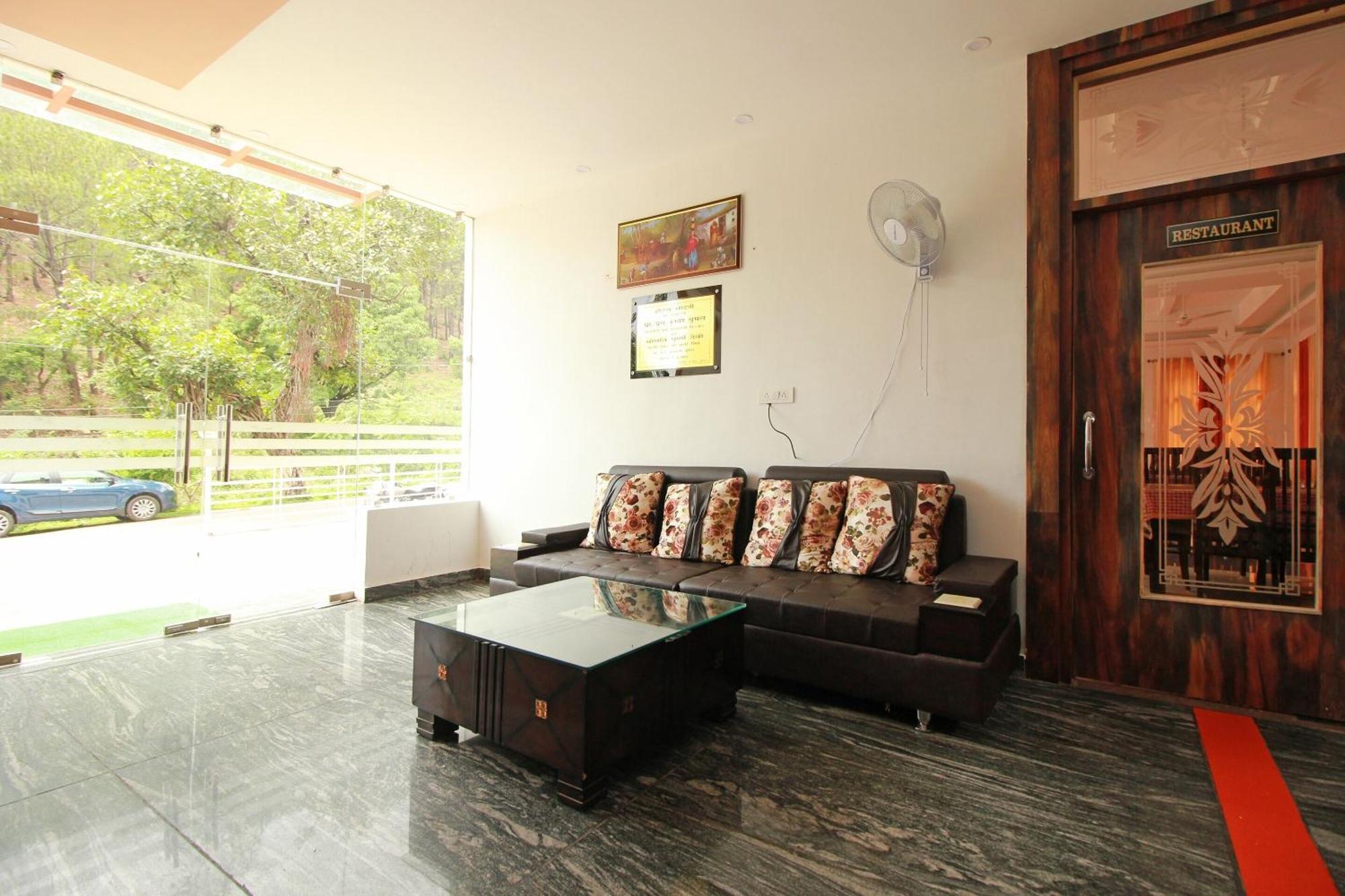 Oyo Chandni Hotel 3*