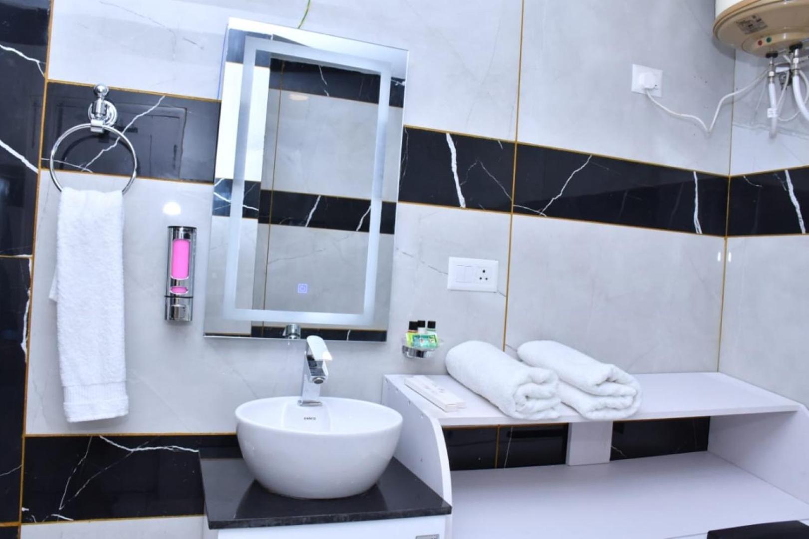 The Crown, Hotel Dharamshala