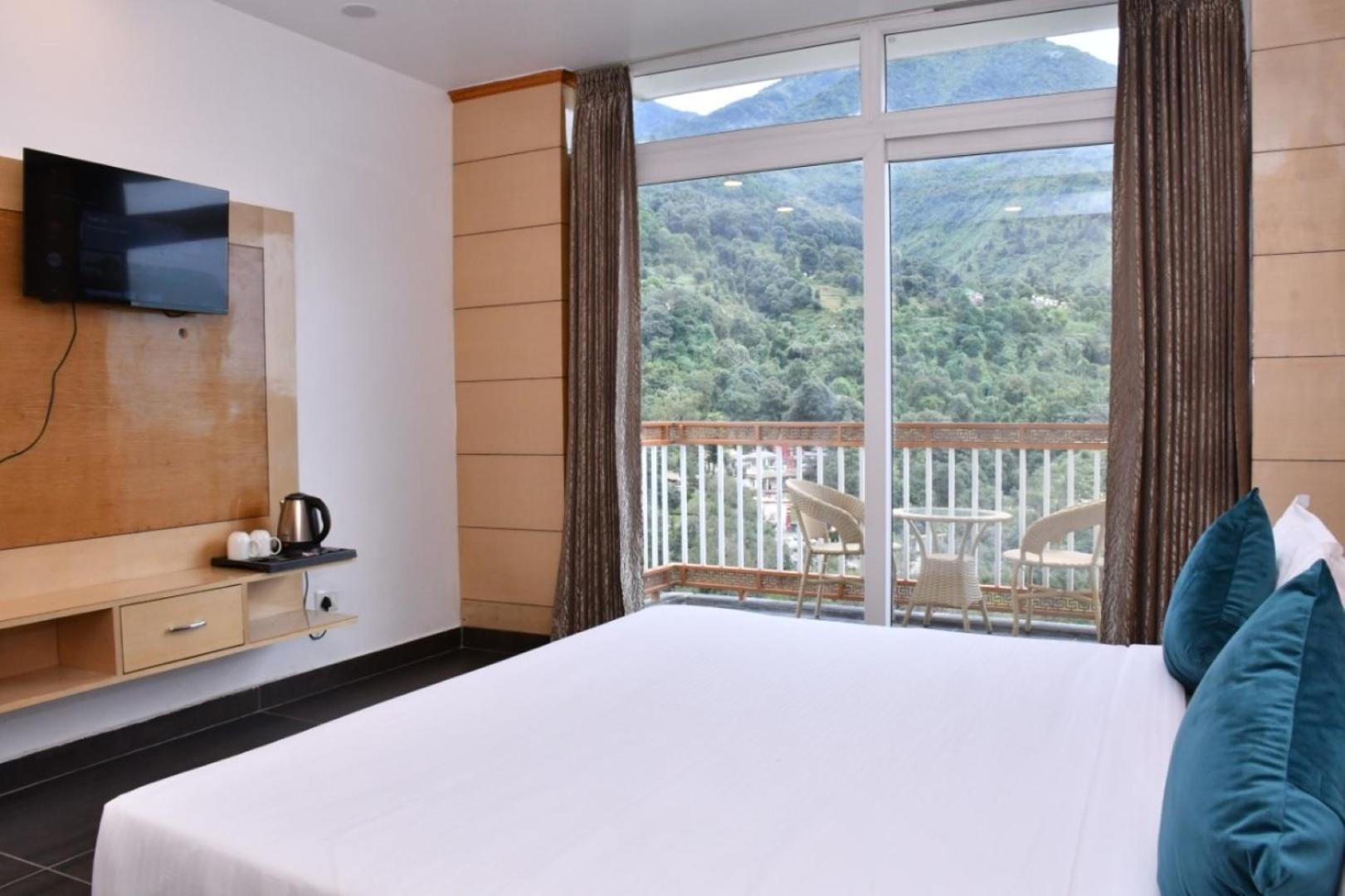 Hotel The Crown, Dharamshala