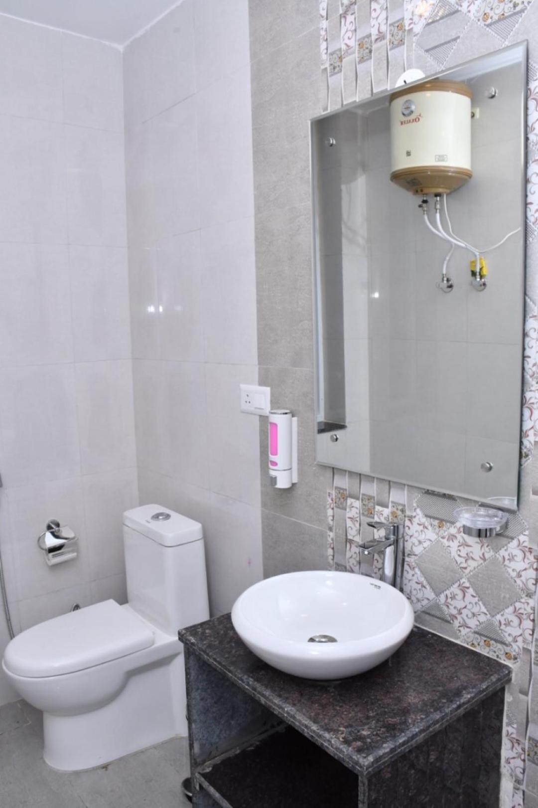 The Crown, Hotel 5*