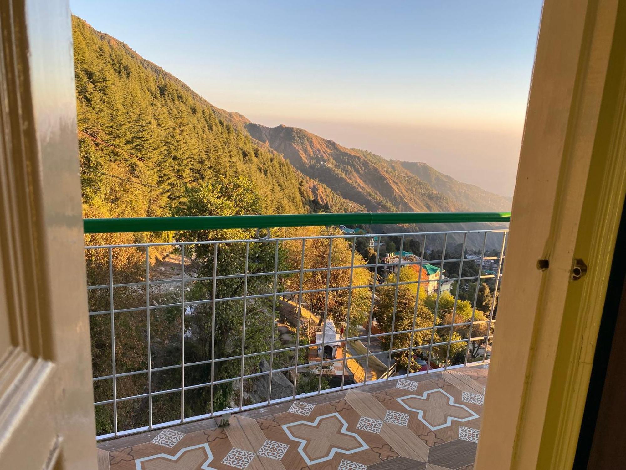 Jagatram Niwas Dharamkot Guest house *