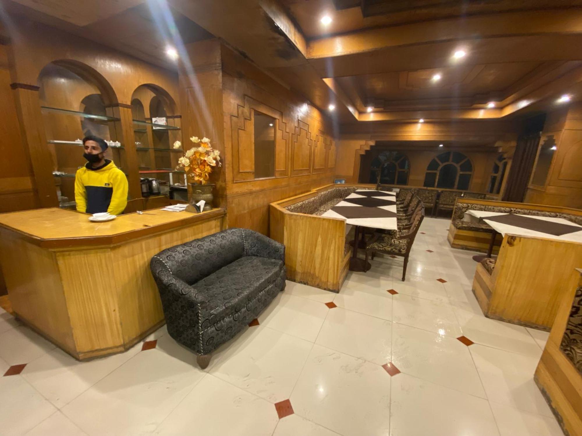 Hotel Grand Him Queen Ac Centralized *