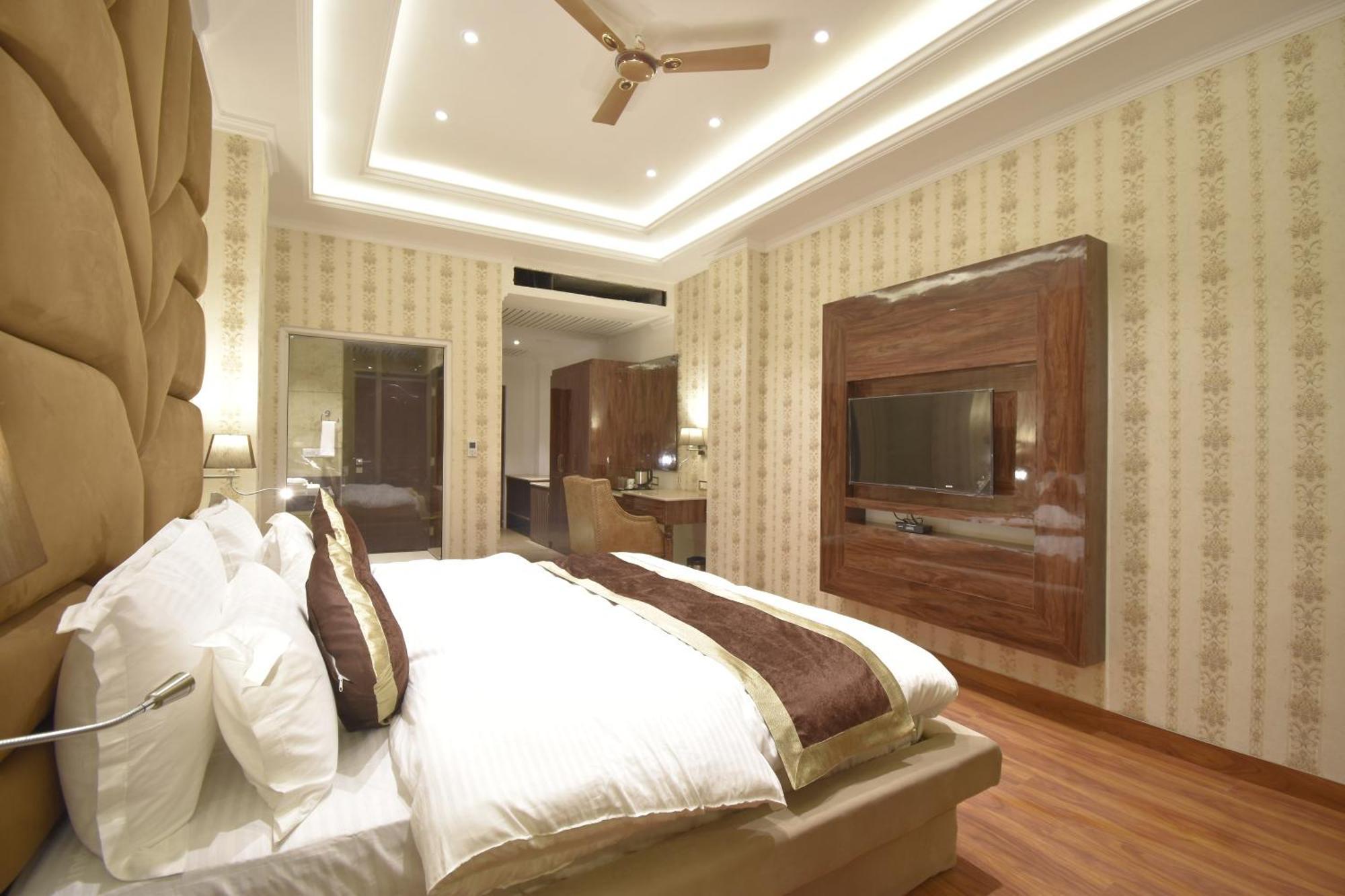 Grand Him Queen Ac Centralized Dharamshala