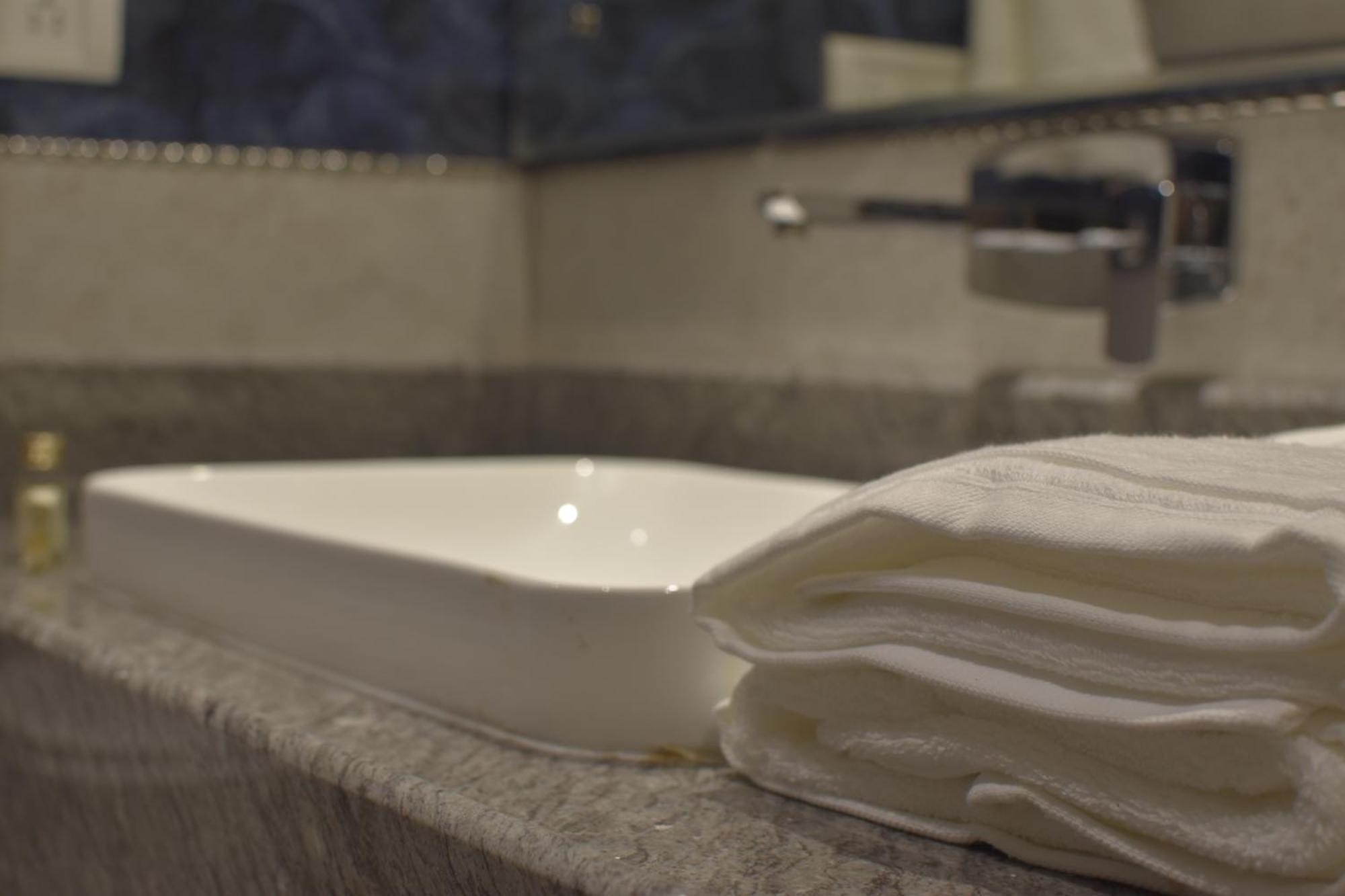 Hotel Grand Him Queen Ac Centralized