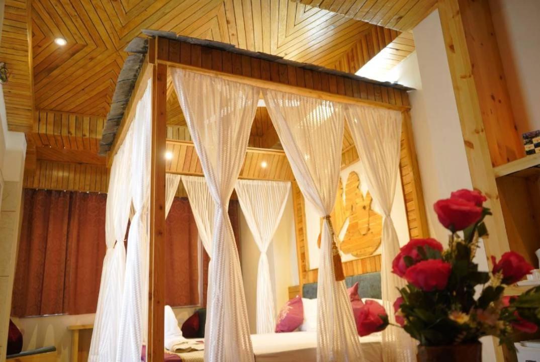 Gandhi's Paradise Hotel 2*