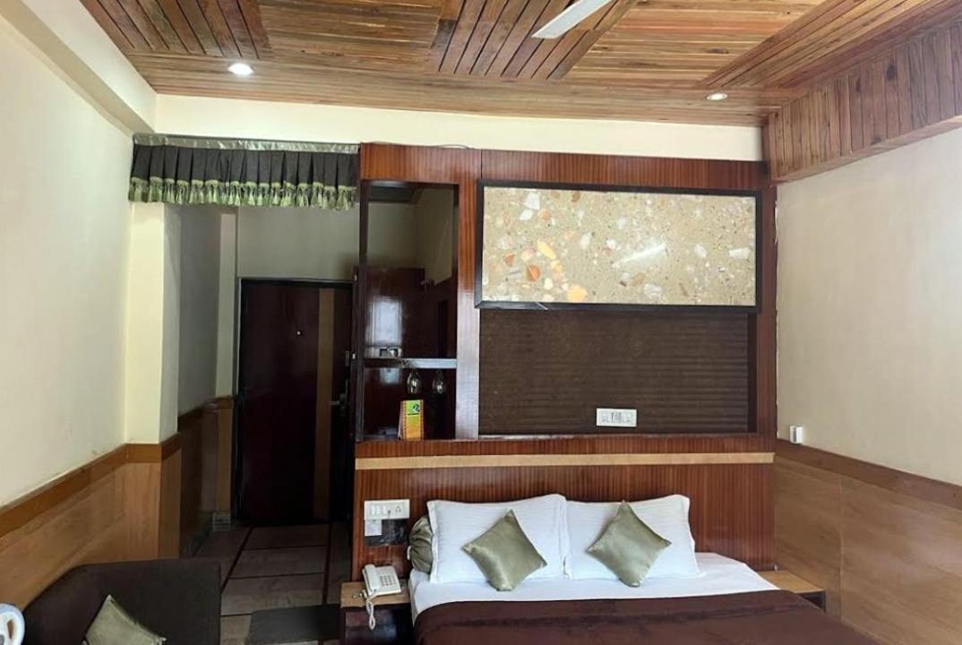 Gandhi's Paradise Hotel 2*