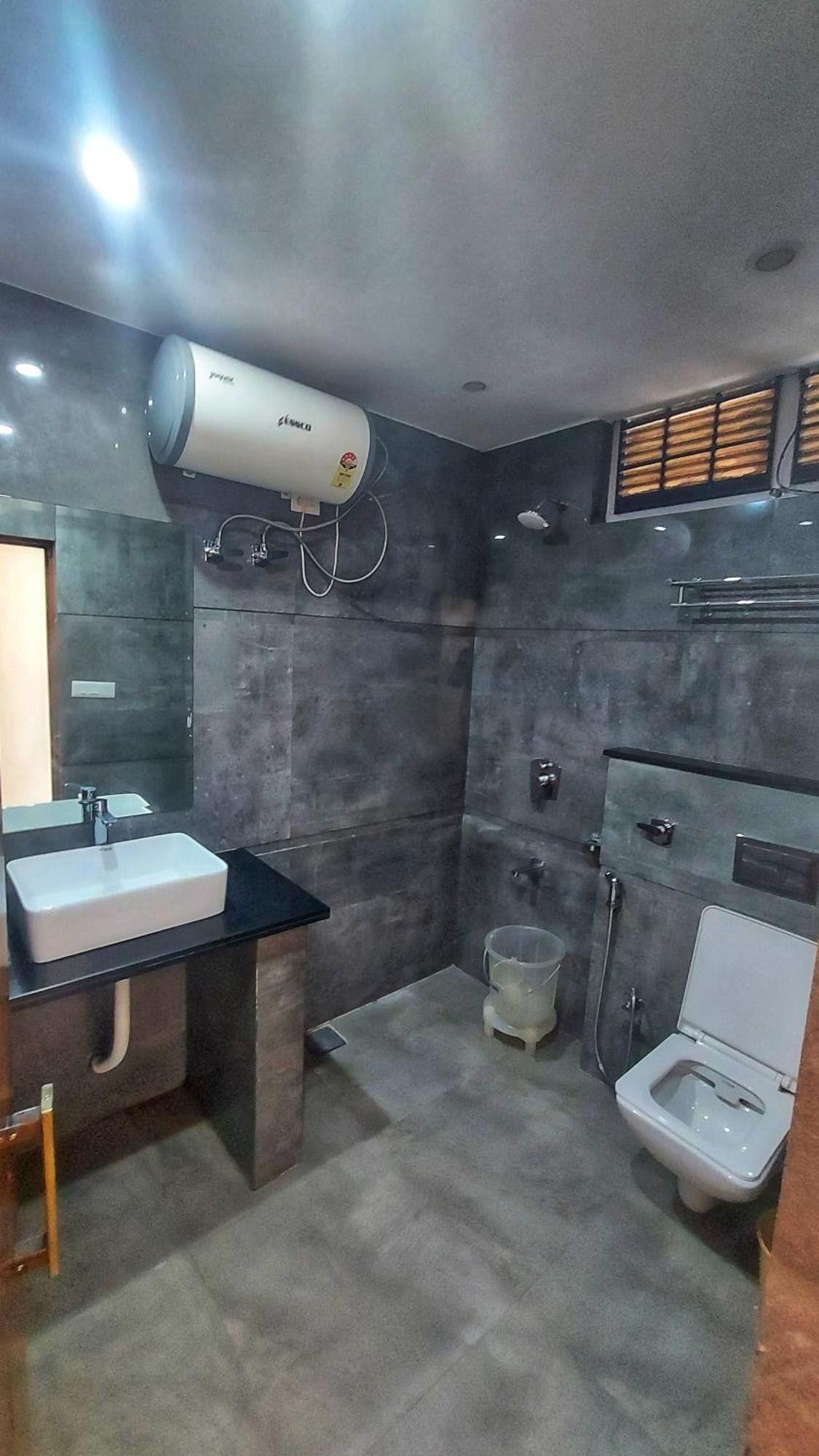 India House 4*