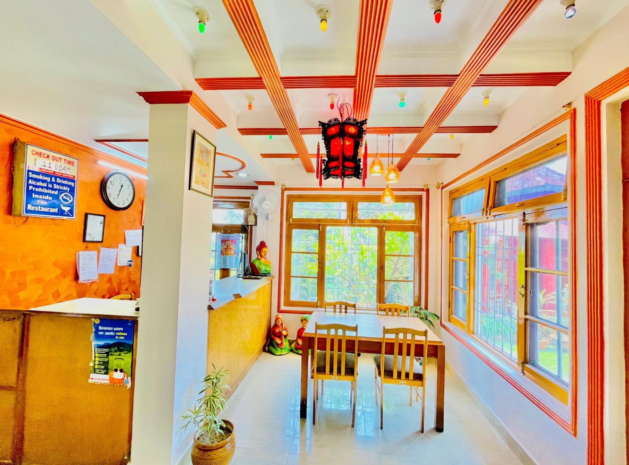 Hotel Grand View And Restaurant 2*