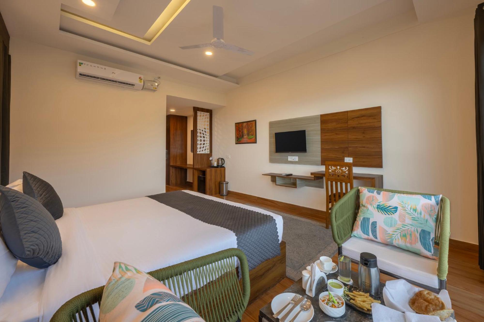 Stone Wood Hotel 3*