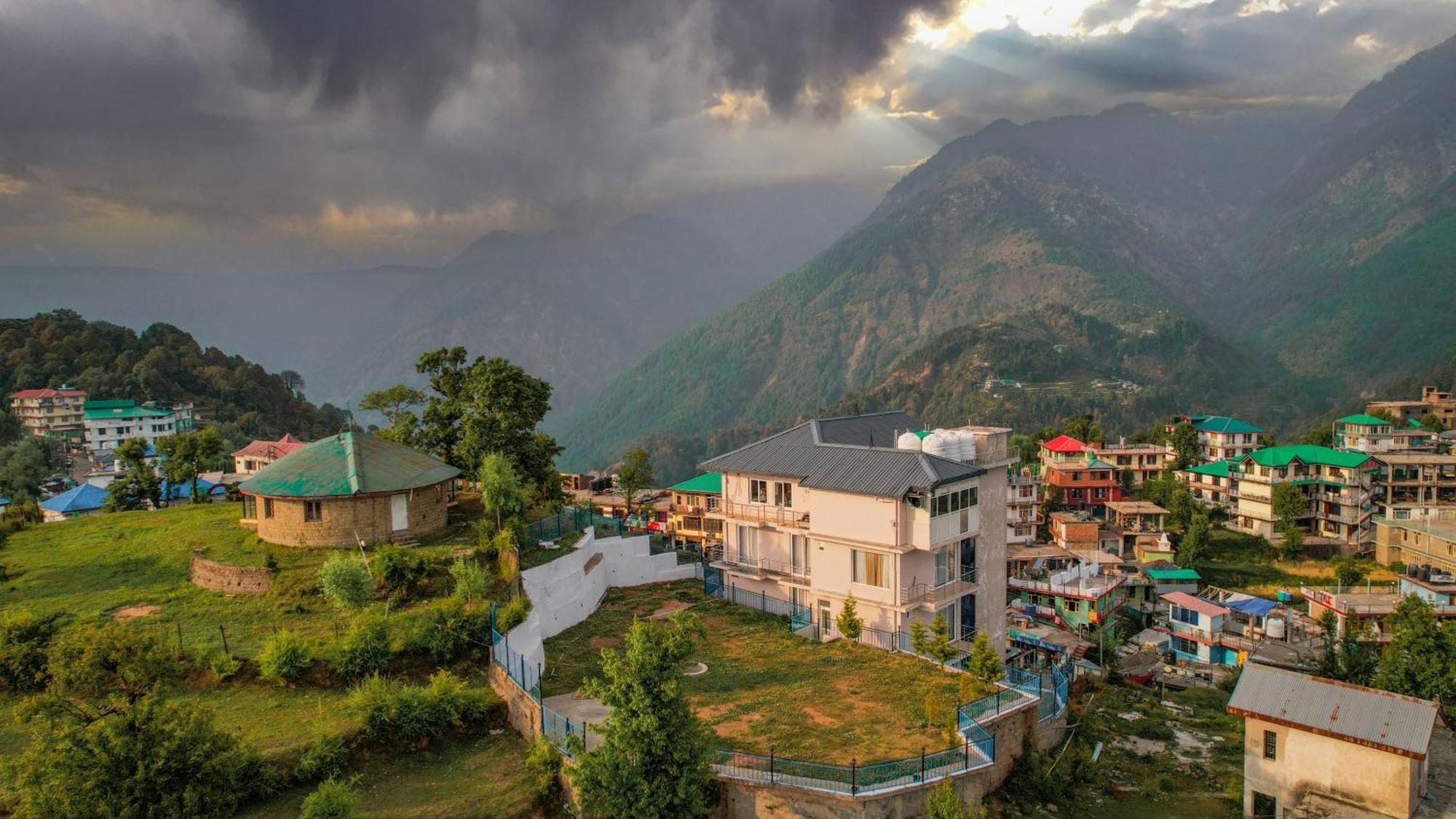 Aliza And By Srs Hotel Dharamshala