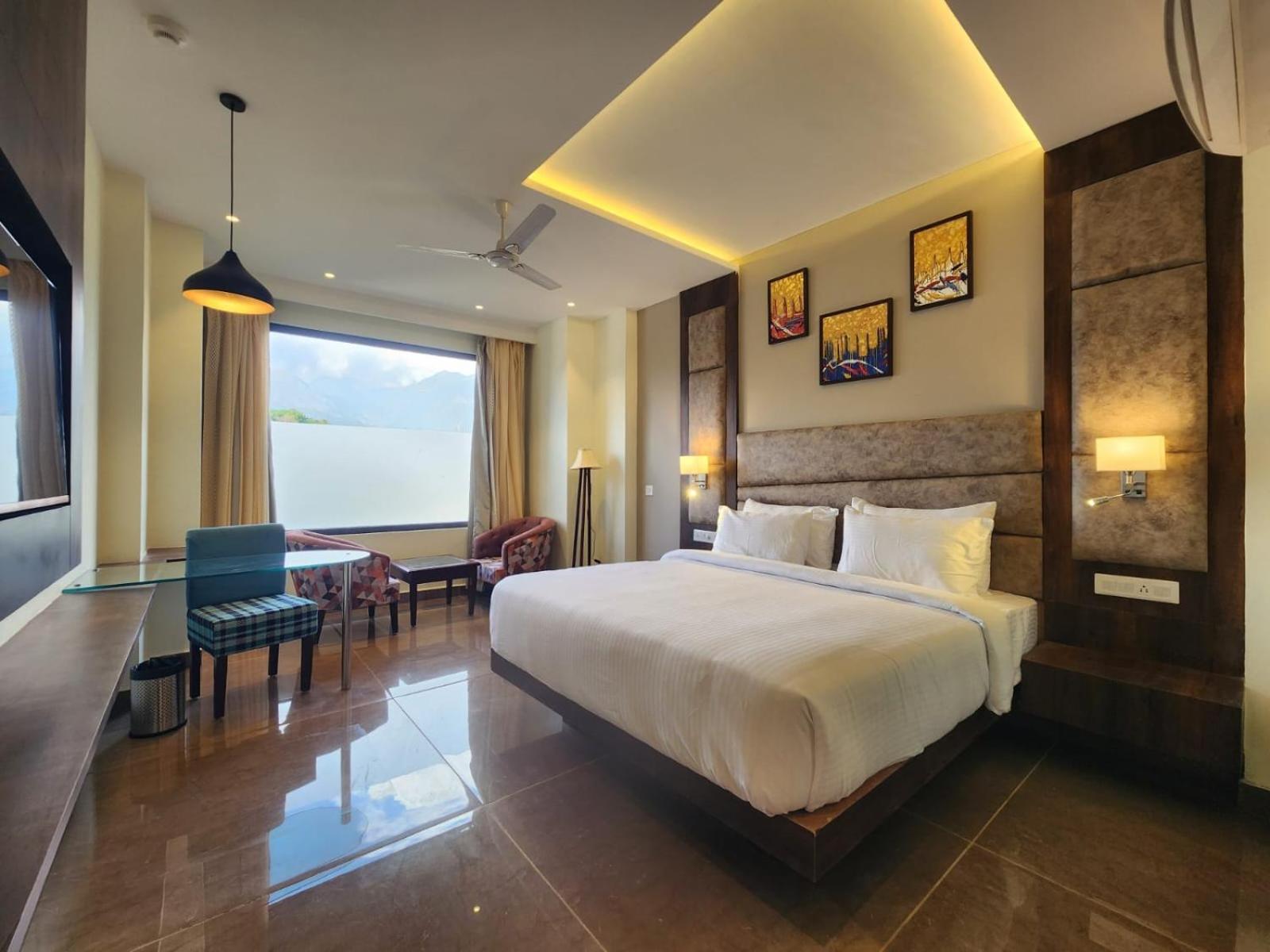 Aachman River And Valley View - A Riverside With Balcony View Hotel