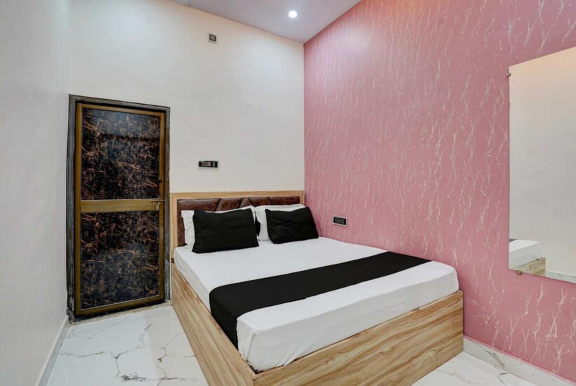 Goroomgo The Sojourn, Adharshila & Gulmohar Hotel