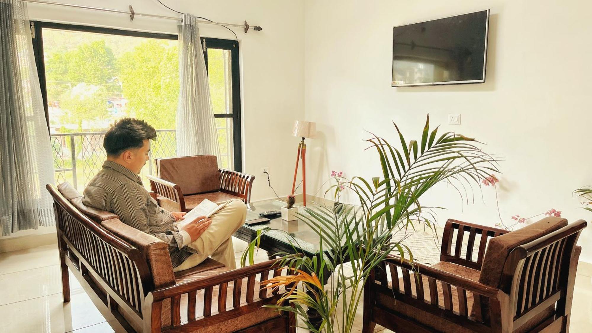 Ghonslaa 3bhk Flat, Apartment *