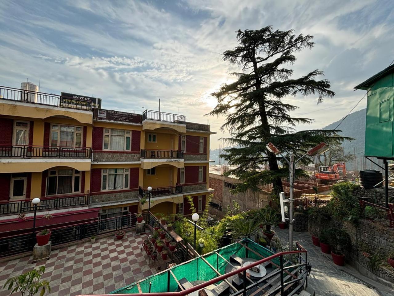 Hotel New Serkong House 3*