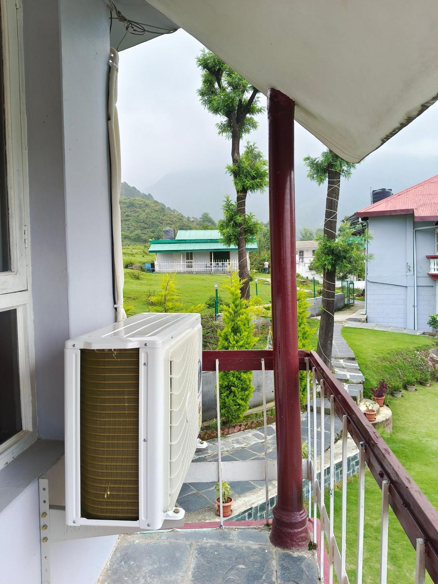 Whispering Winds Resort Resort *